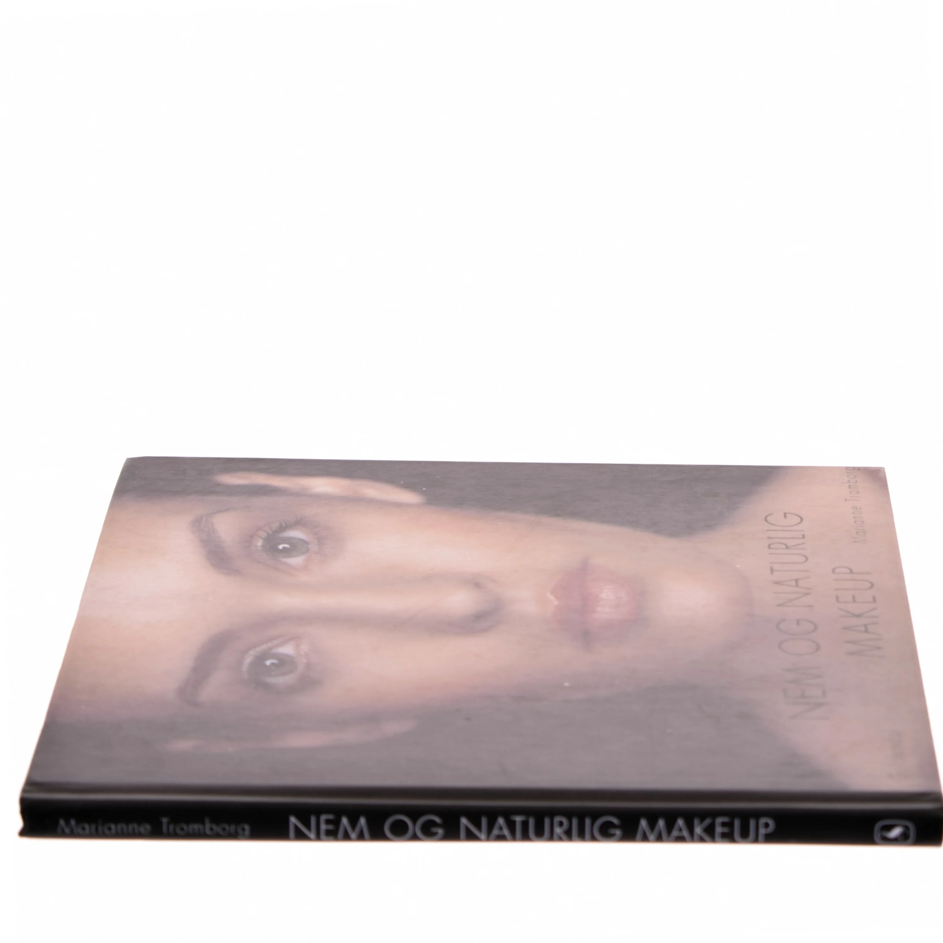 Nem og naturlig makeup af Marianne Tromborg (Bog)