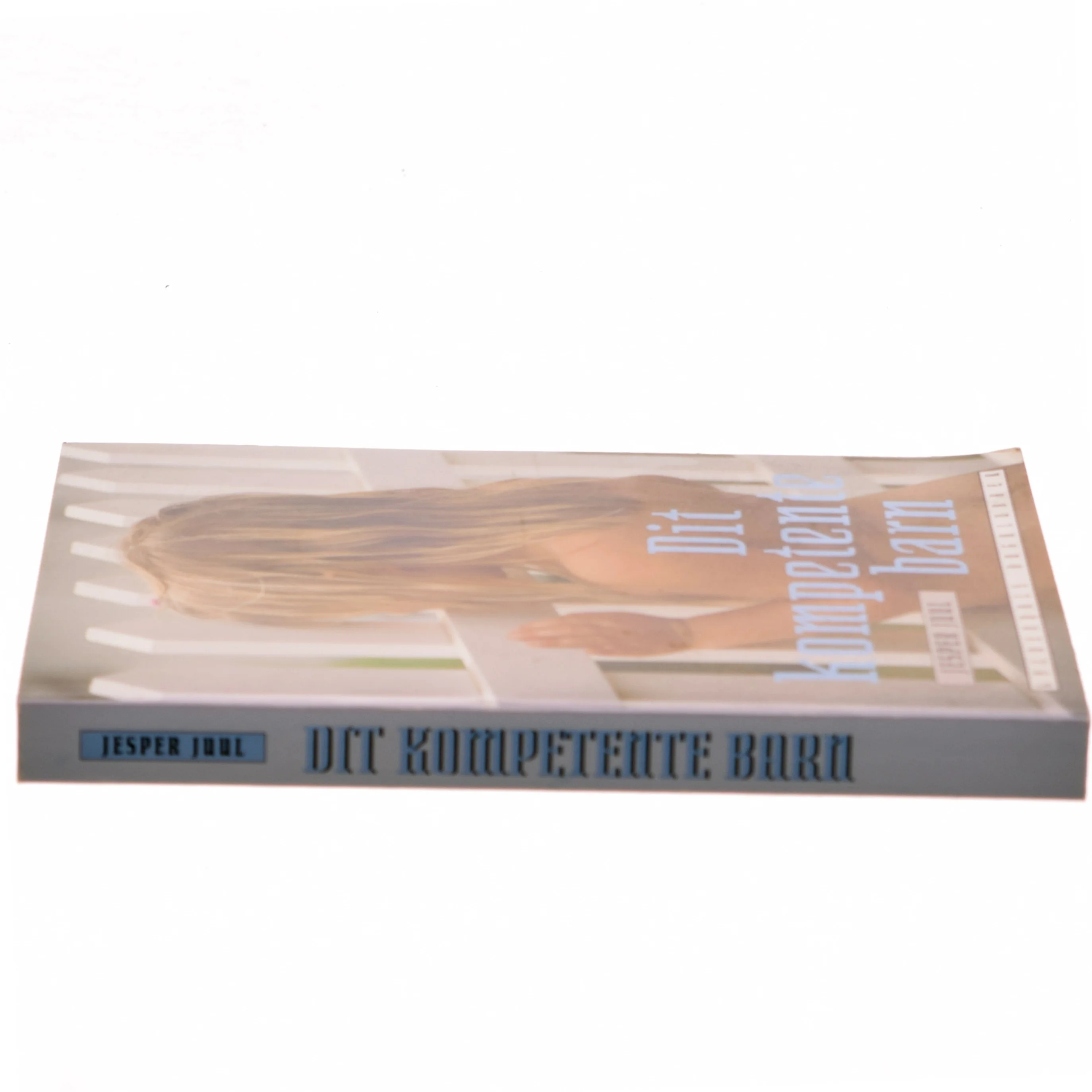 Dit kompetente barn : på vej mod et nyt værdigrundlag for familien af Jesper Juul (f. 1948) (Bog)