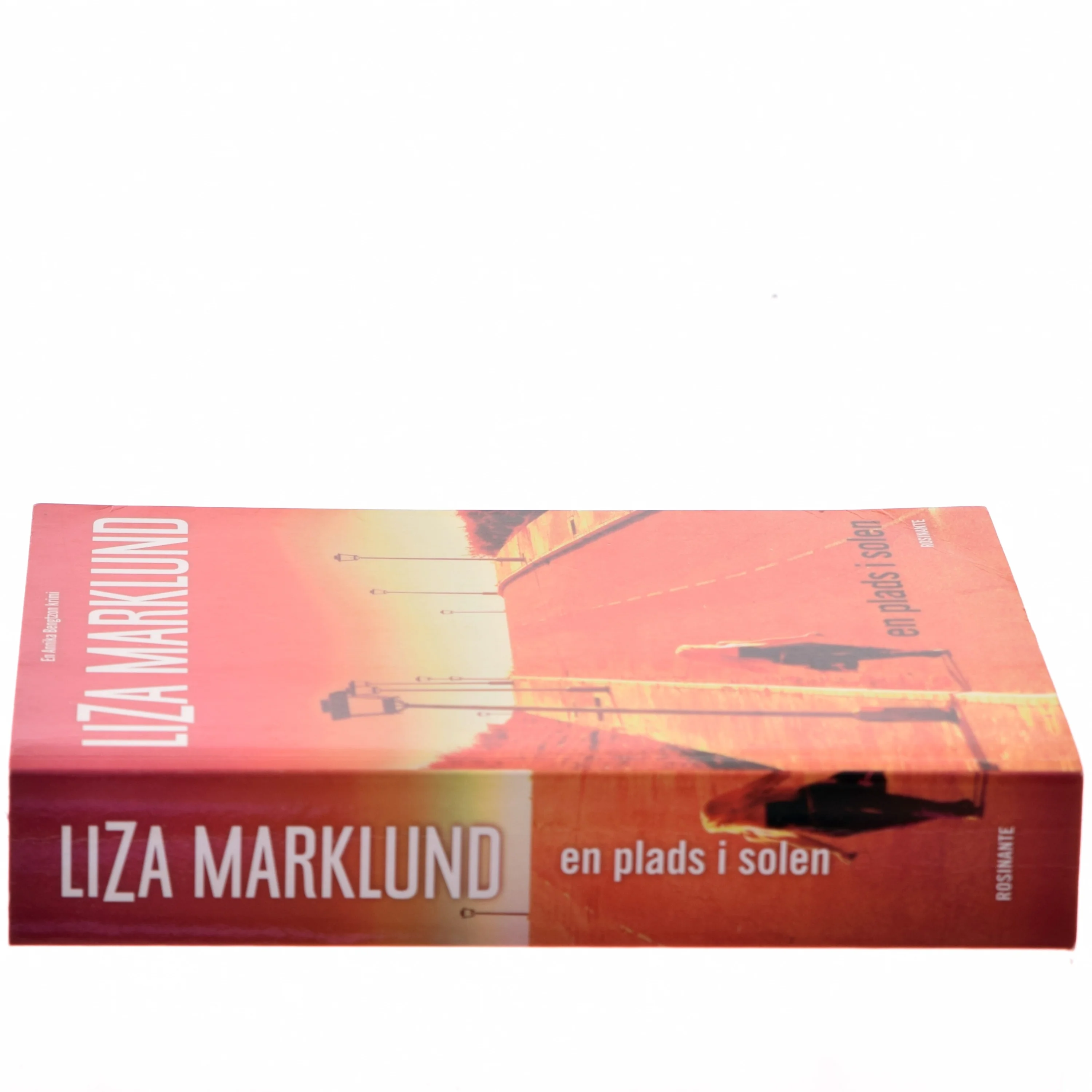 En Plads I Solen af Liza Marklund (Bog)