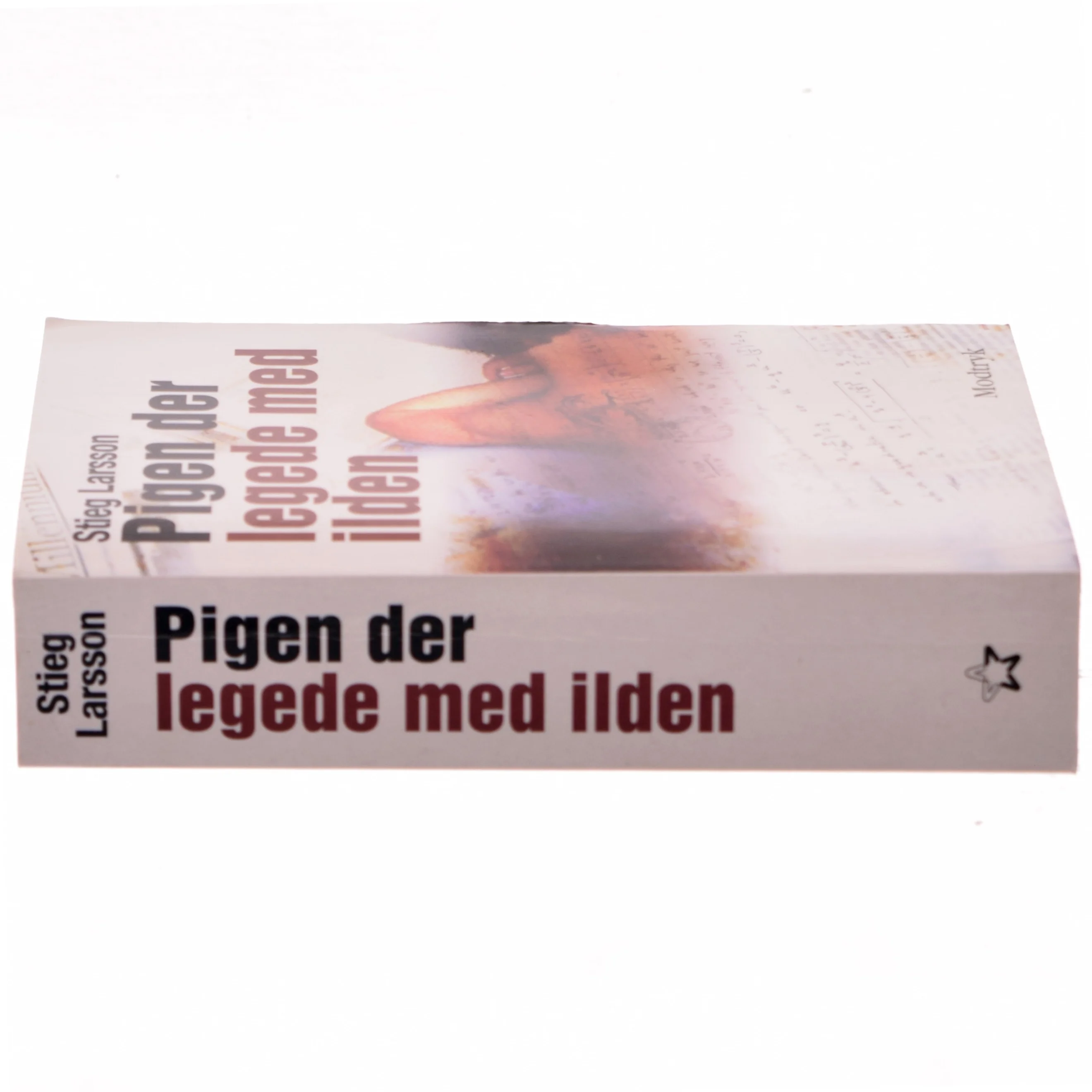 Pigen Der Legede Med Ilden (Millennium, 2. Bind) af Stieg Larsson (Bog)