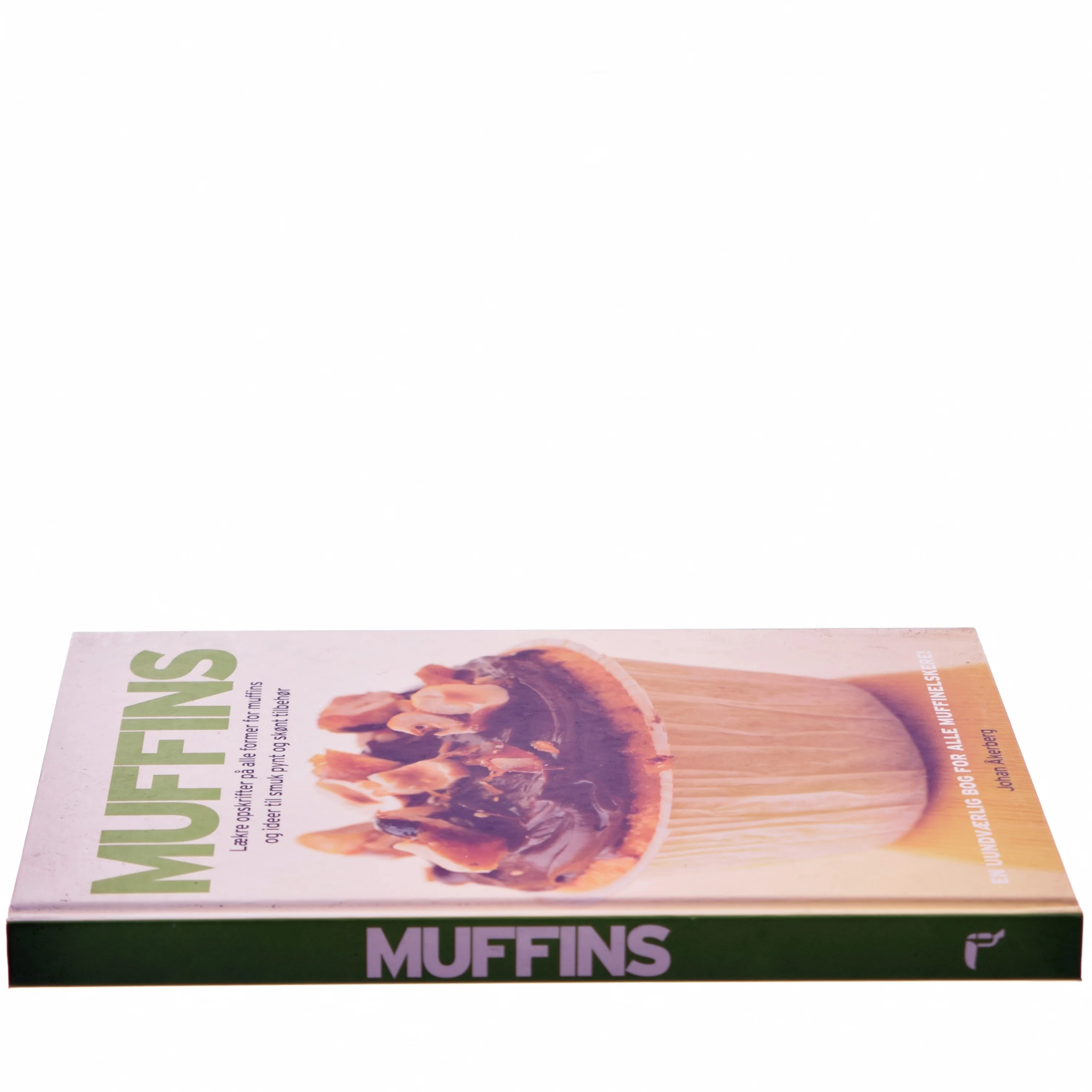 MUFFINS : Lækre opskrifter på alle former for muffins og ideer til smukt pynt og skønt tilbehør af Johan Åkerberg (Bog)