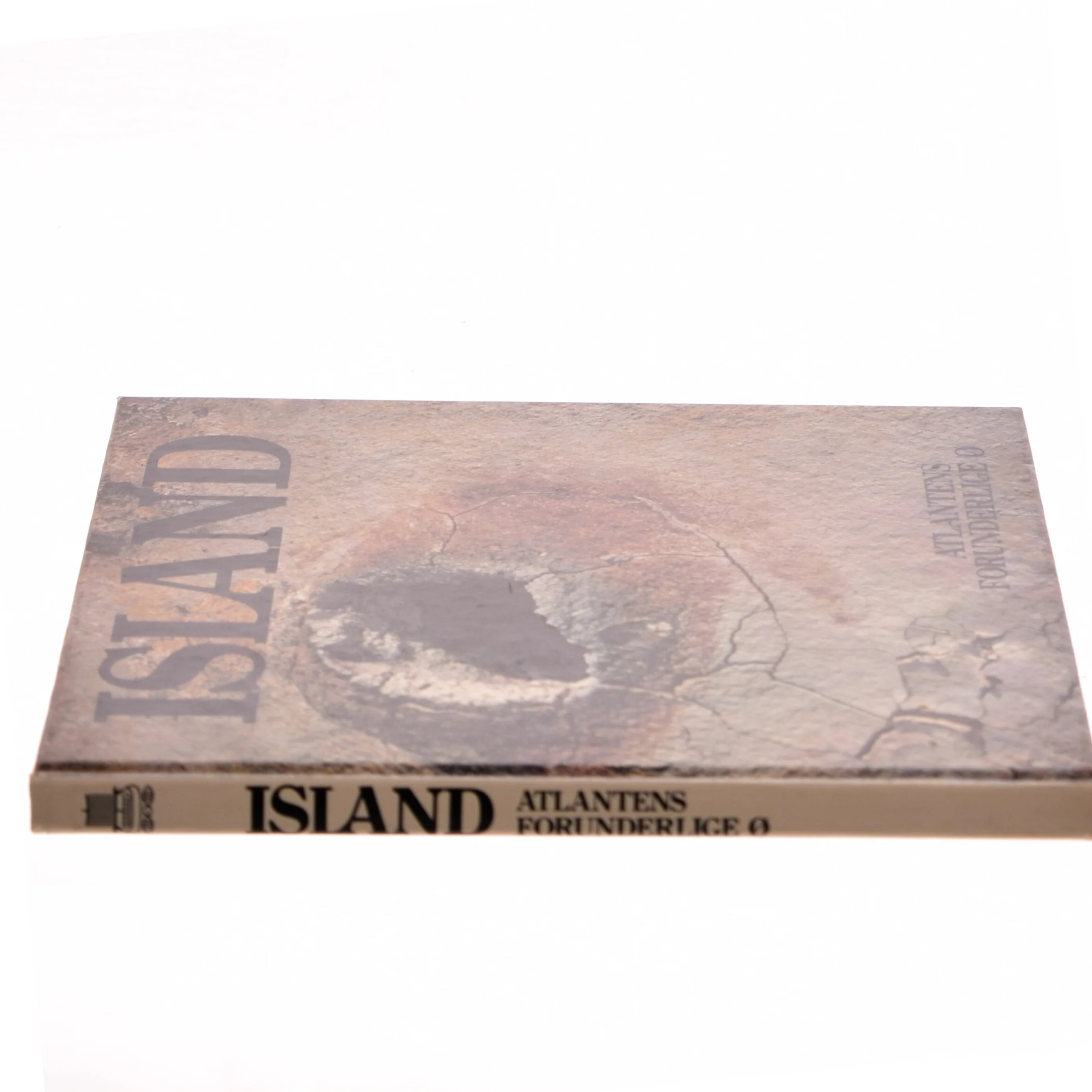 ISLAND - Atlantens Forunderlige Ø (Bog)