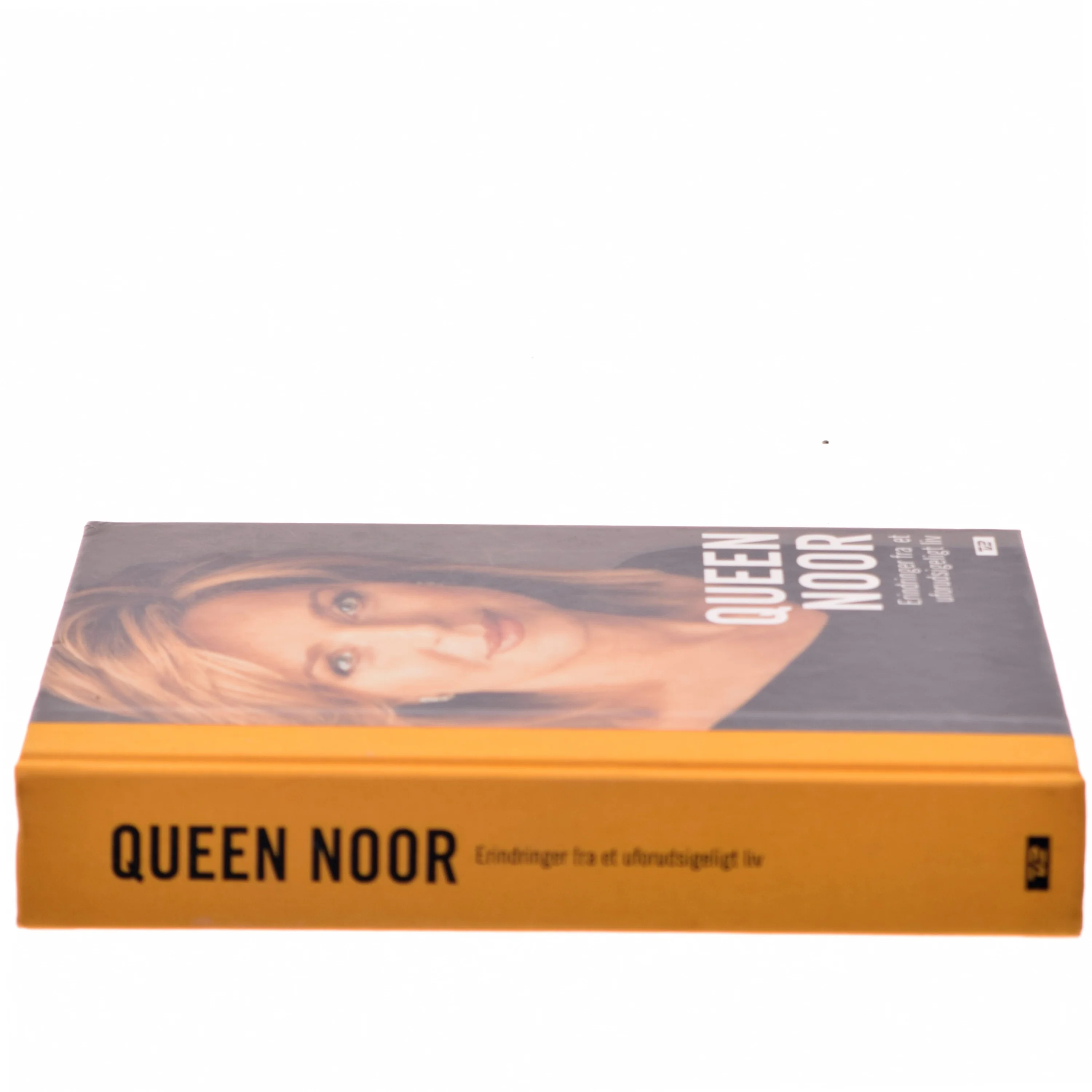 Queen Noor : erindringer fra et uforudsigeligt liv af Noor (Bog)