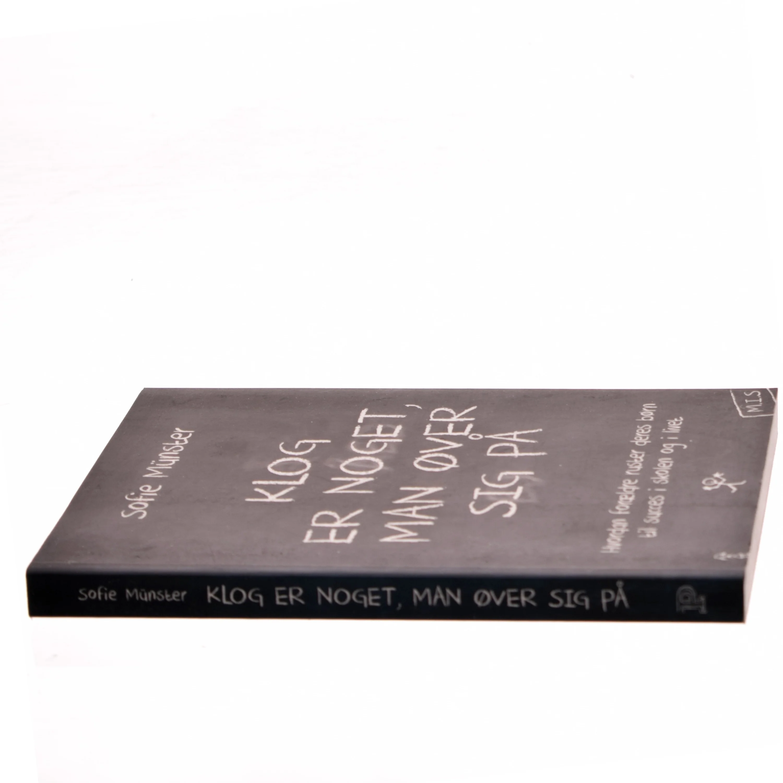 Klog er noget man øver sig på : Hvordan forældre ruster deres børn til succes i skolen og livet af Sofie Münster (Bog)