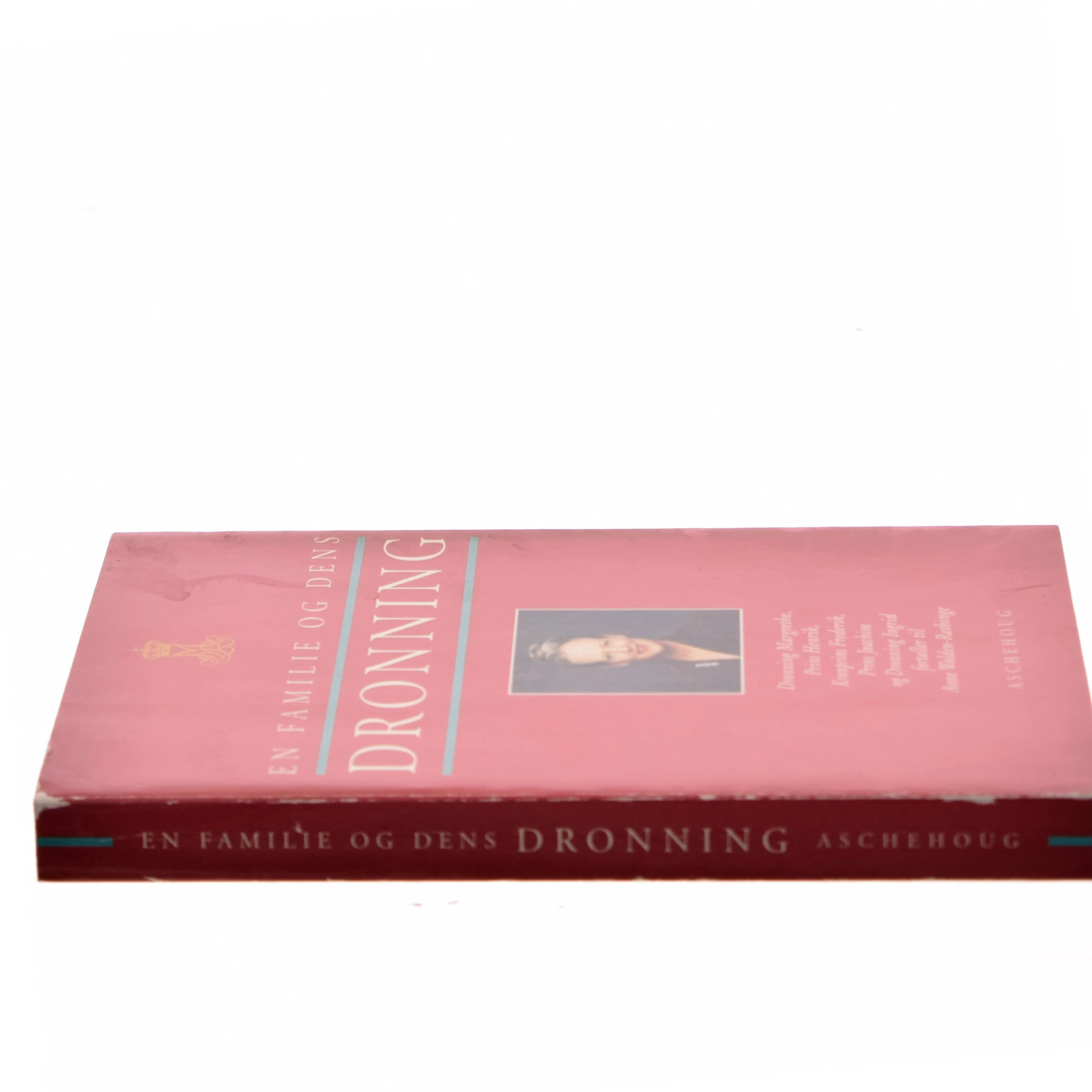 En familie og dens dronning af Anne Wolden-Ræthinge (Bog)