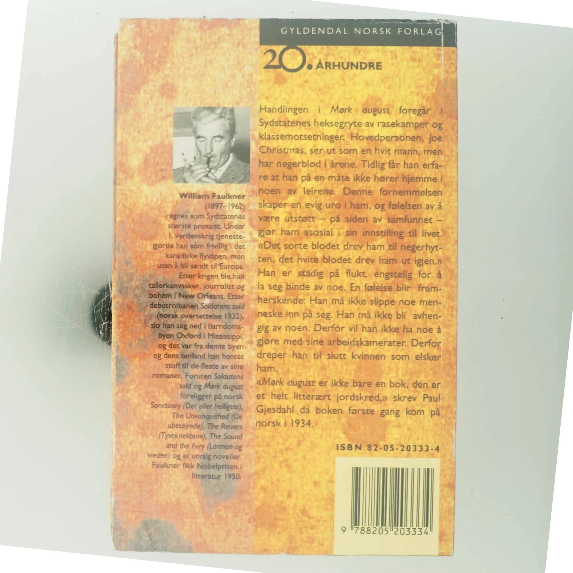 Mørk August af William Faulkner (Bog)