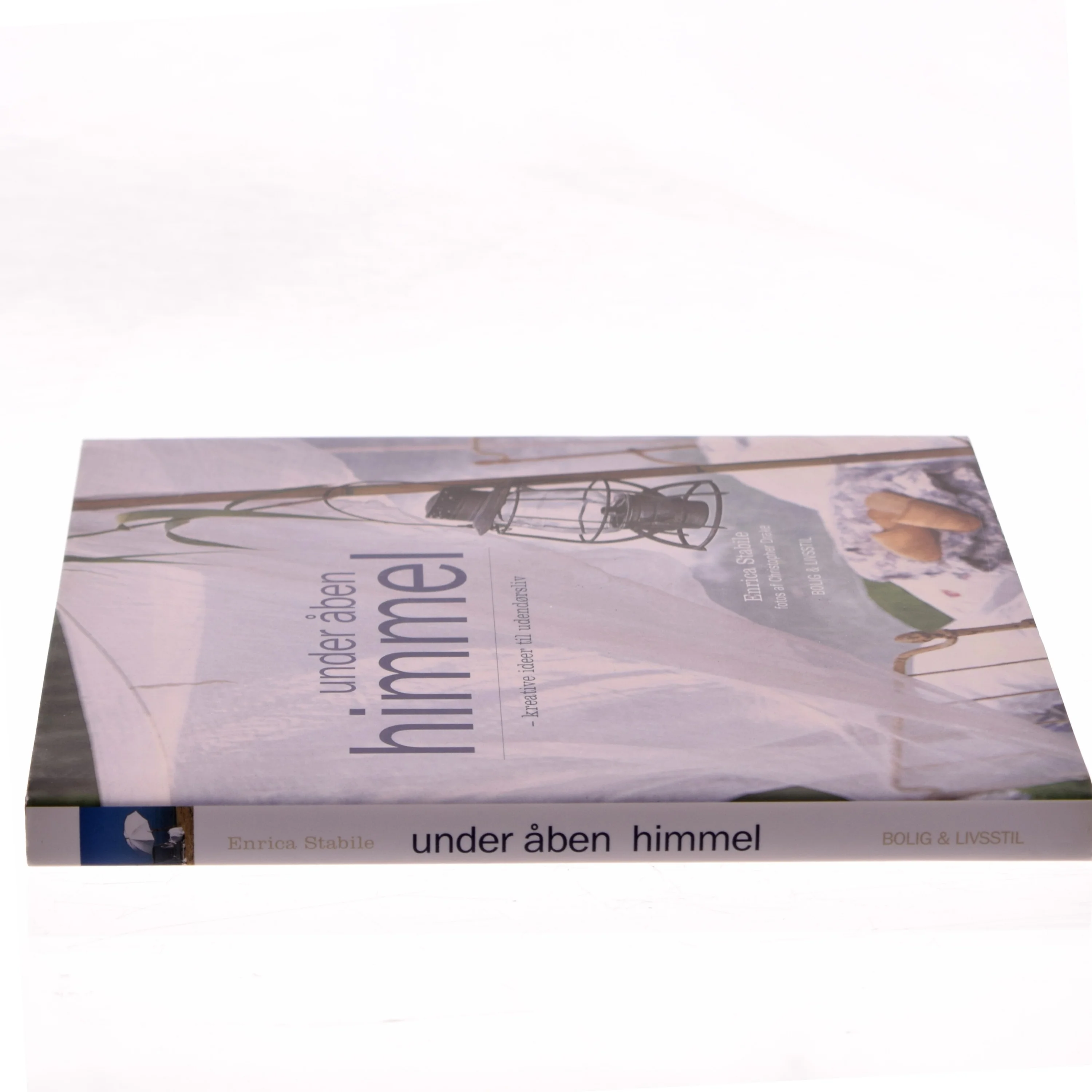 Under åben himmel af Enrica Stabile, fotos af Christopher Drake (Bog)