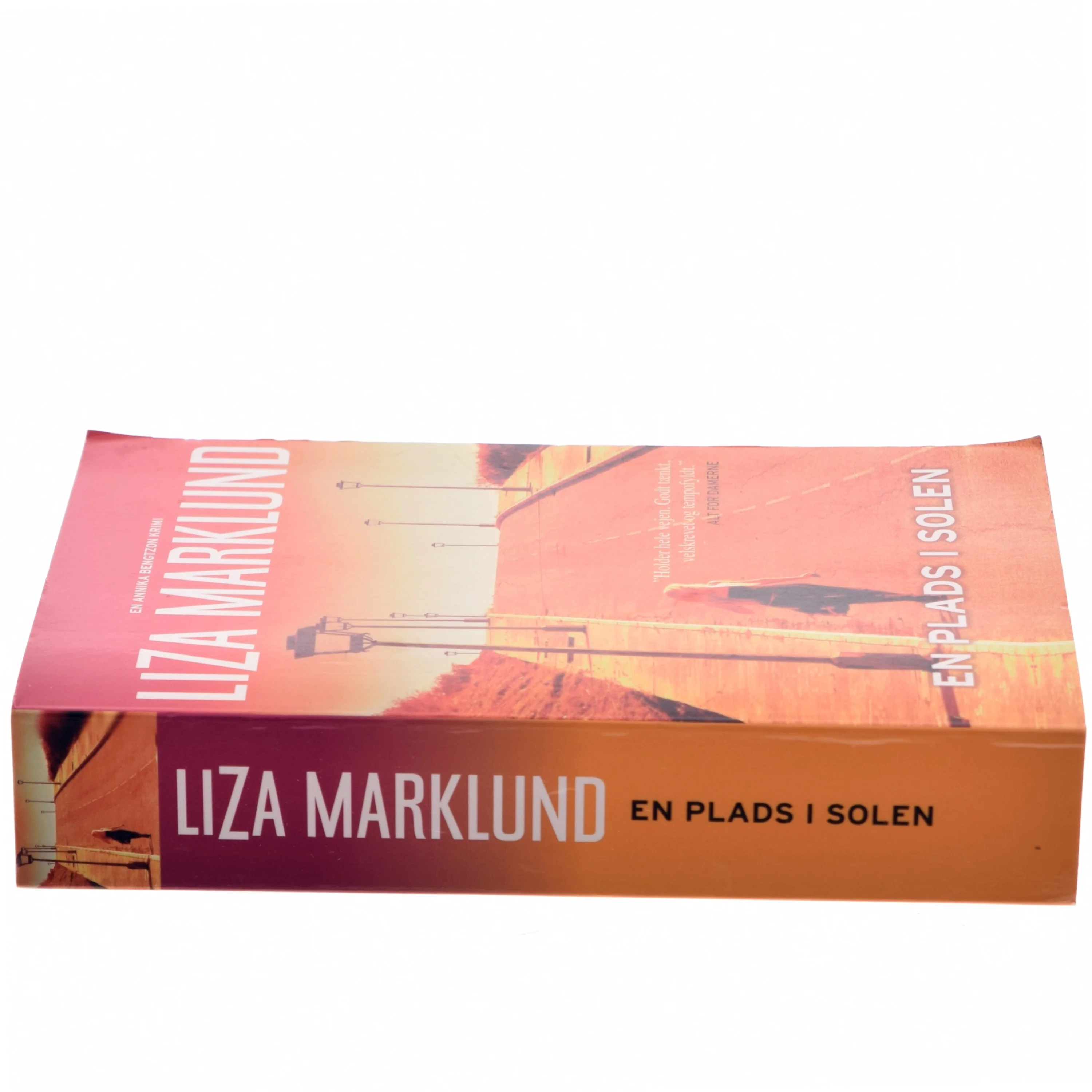 En plads i solen : krimi af Liza Marklund (Bog)