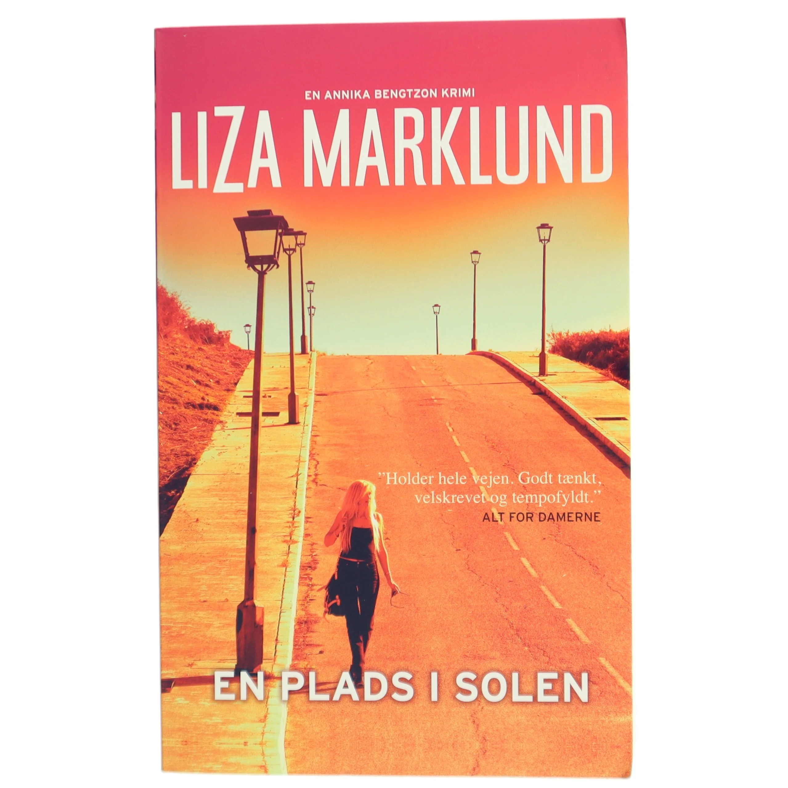 En plads i solen : krimi af Liza Marklund (Bog)