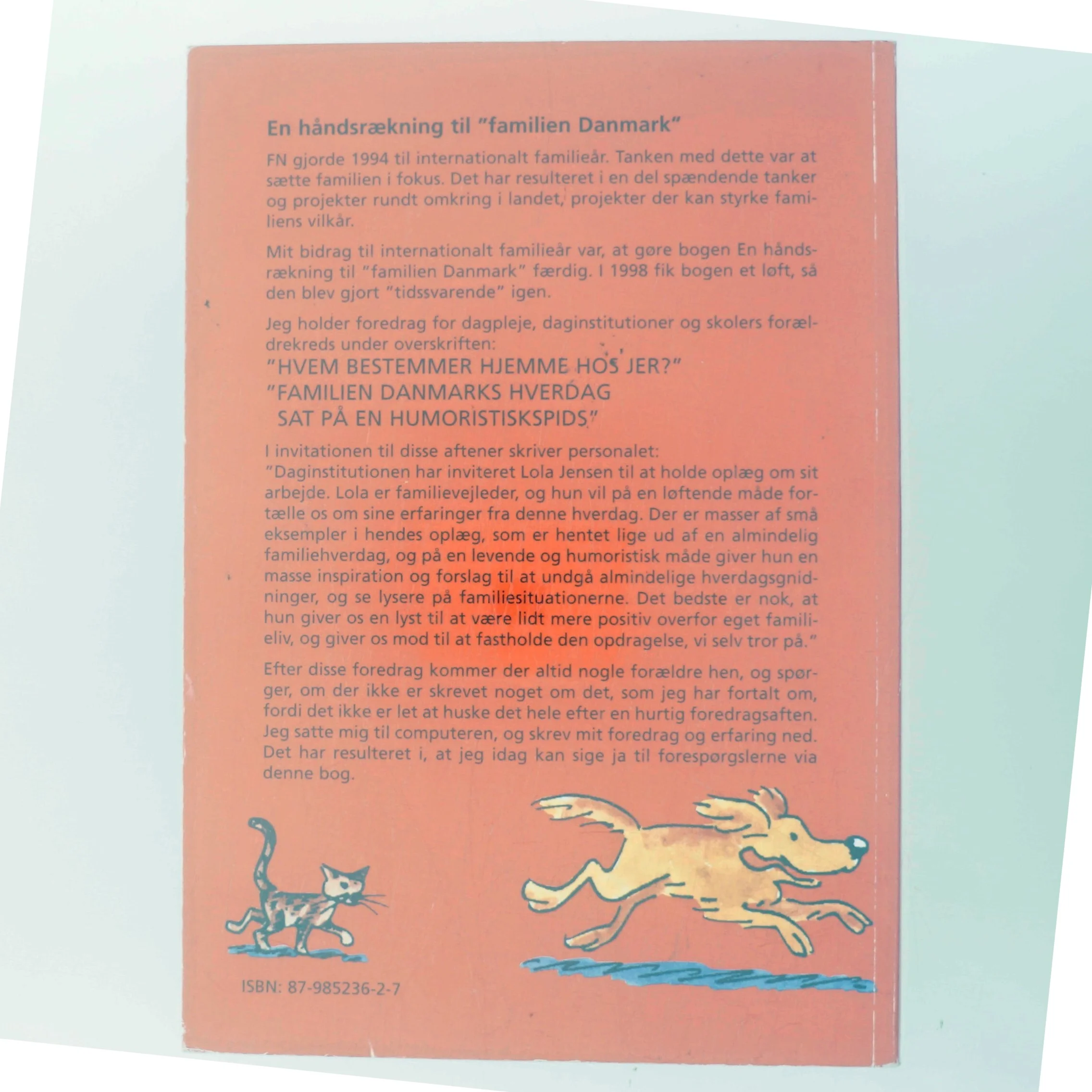 En håndsrækning til “familien Danmark” af Lola Jensen (Bog)