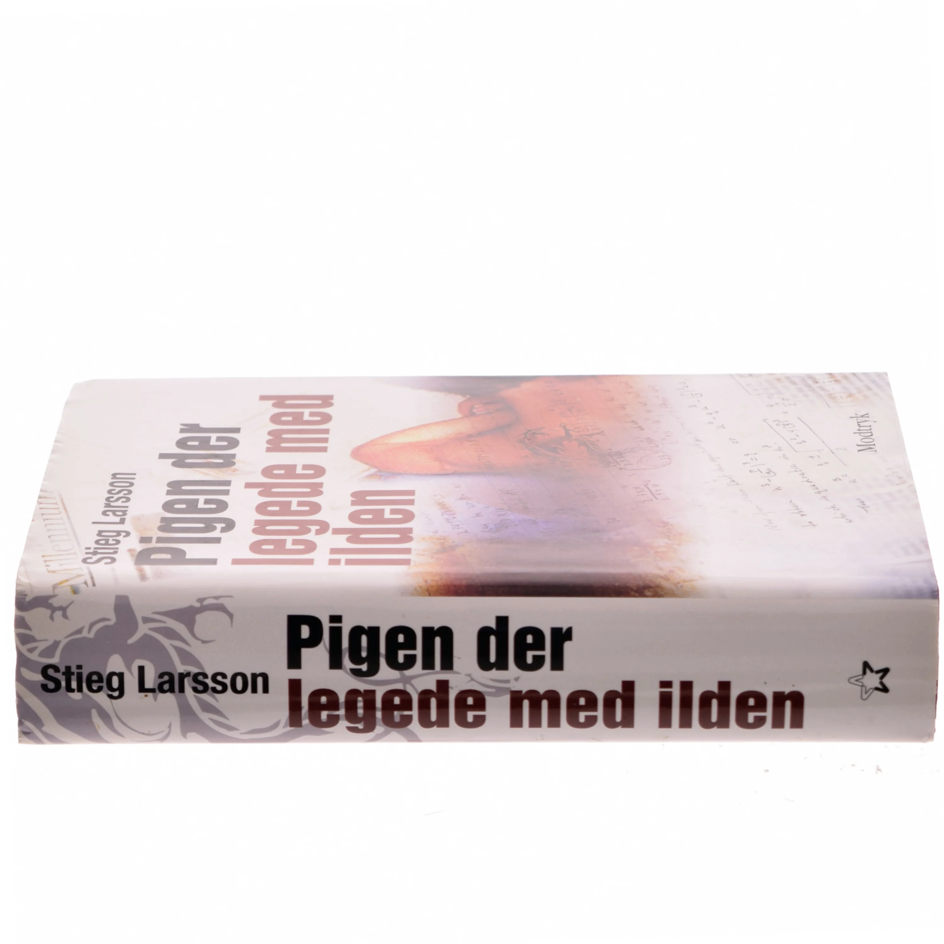 Pigen Der Legede Med Ilden af Larsson, Stieg (Bog)
