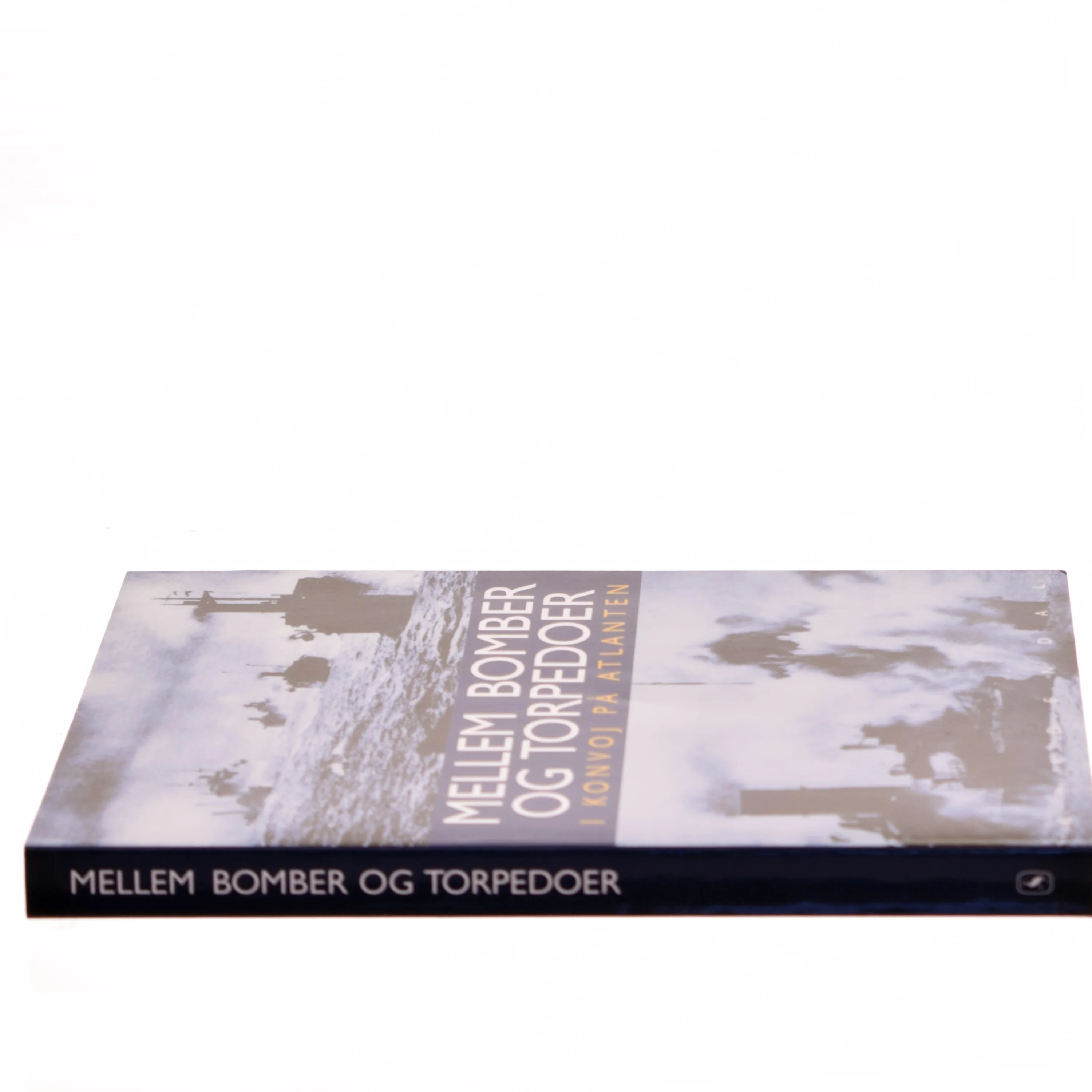 Mellem bomber og torpedoer : i konvoj på Atlanten : kaptajn Martin Bantz' erindringer fra 1940 til 1945 (Bog)