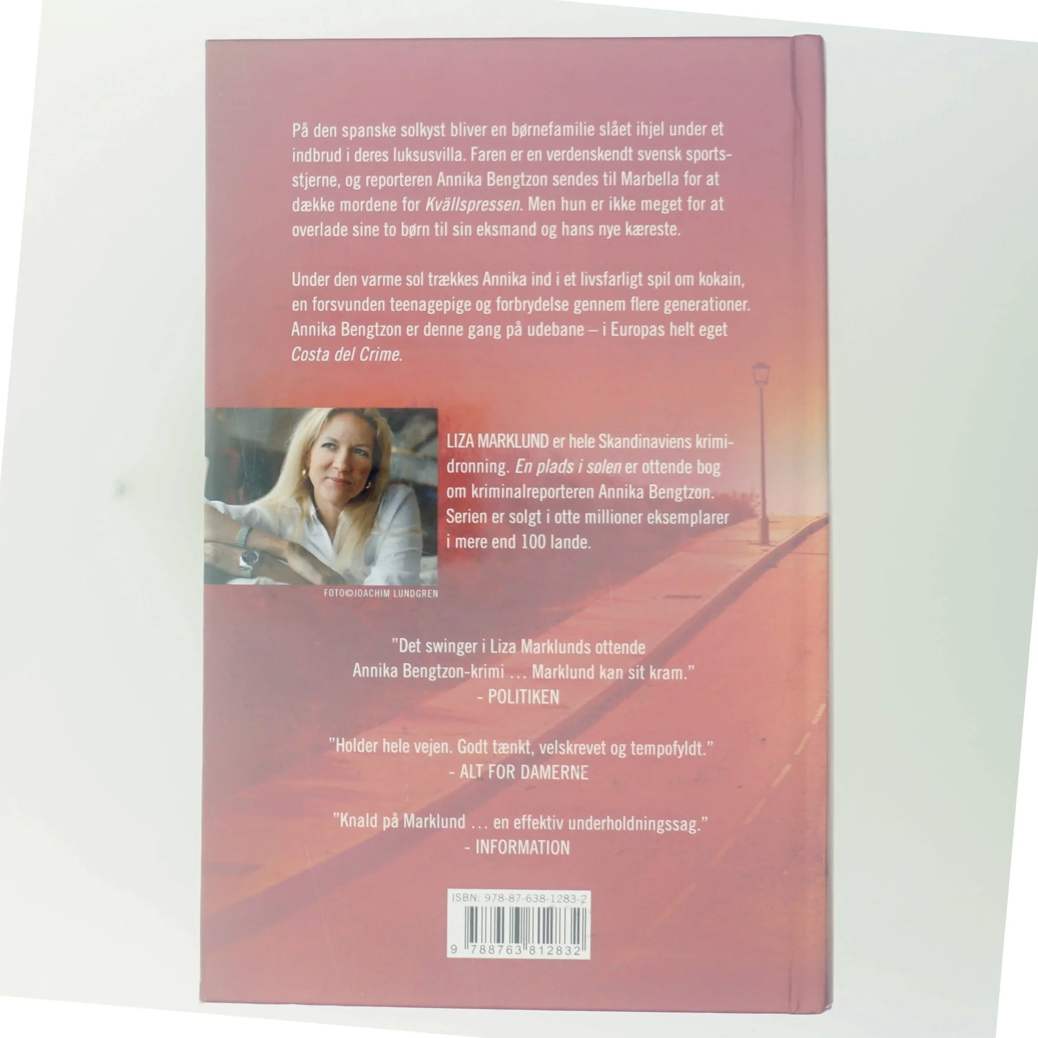 En plads i solen : krimi af Liza Marklund (Bog)