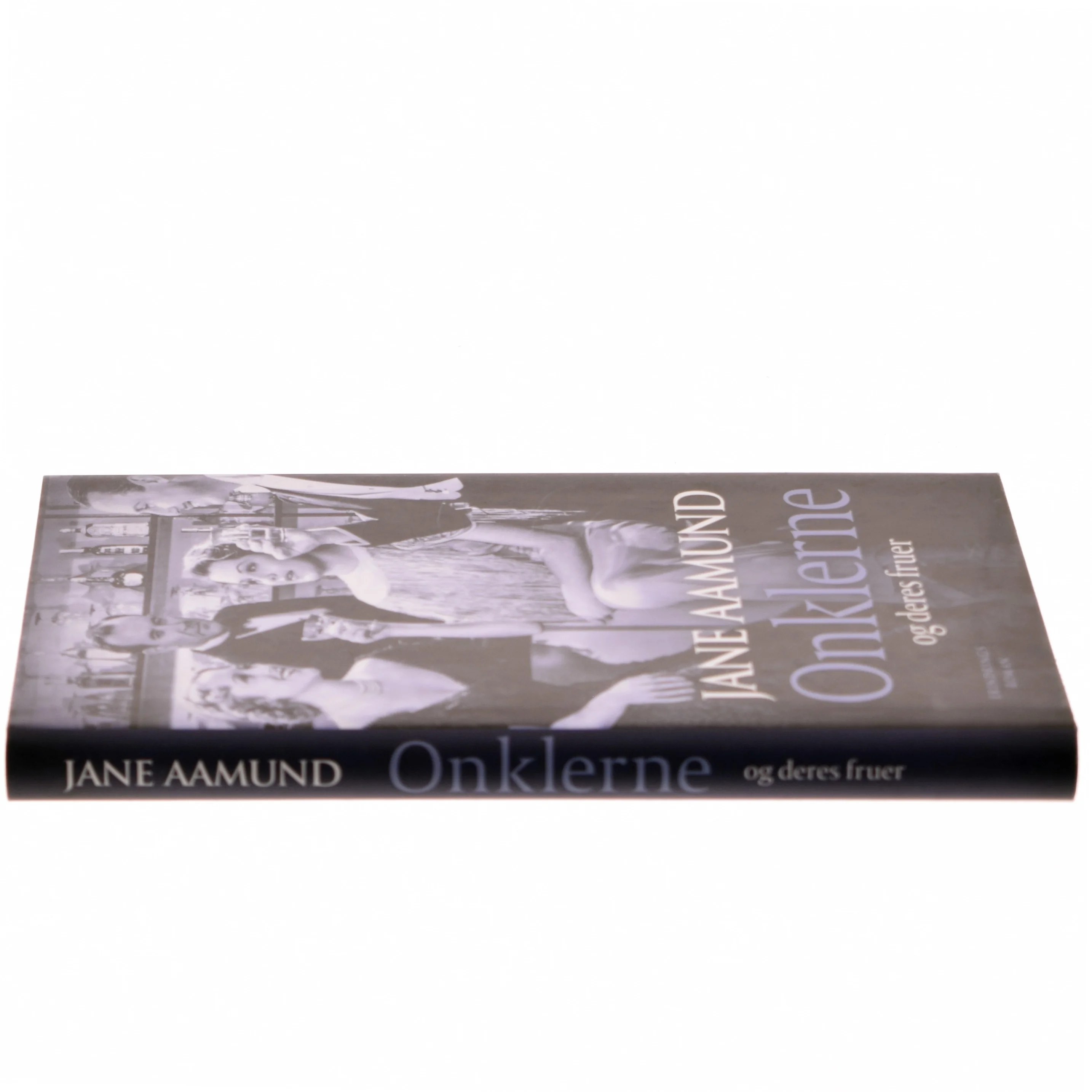 Onklerne og deres fruer : erindringsroman af Jane Aamund (Bog)