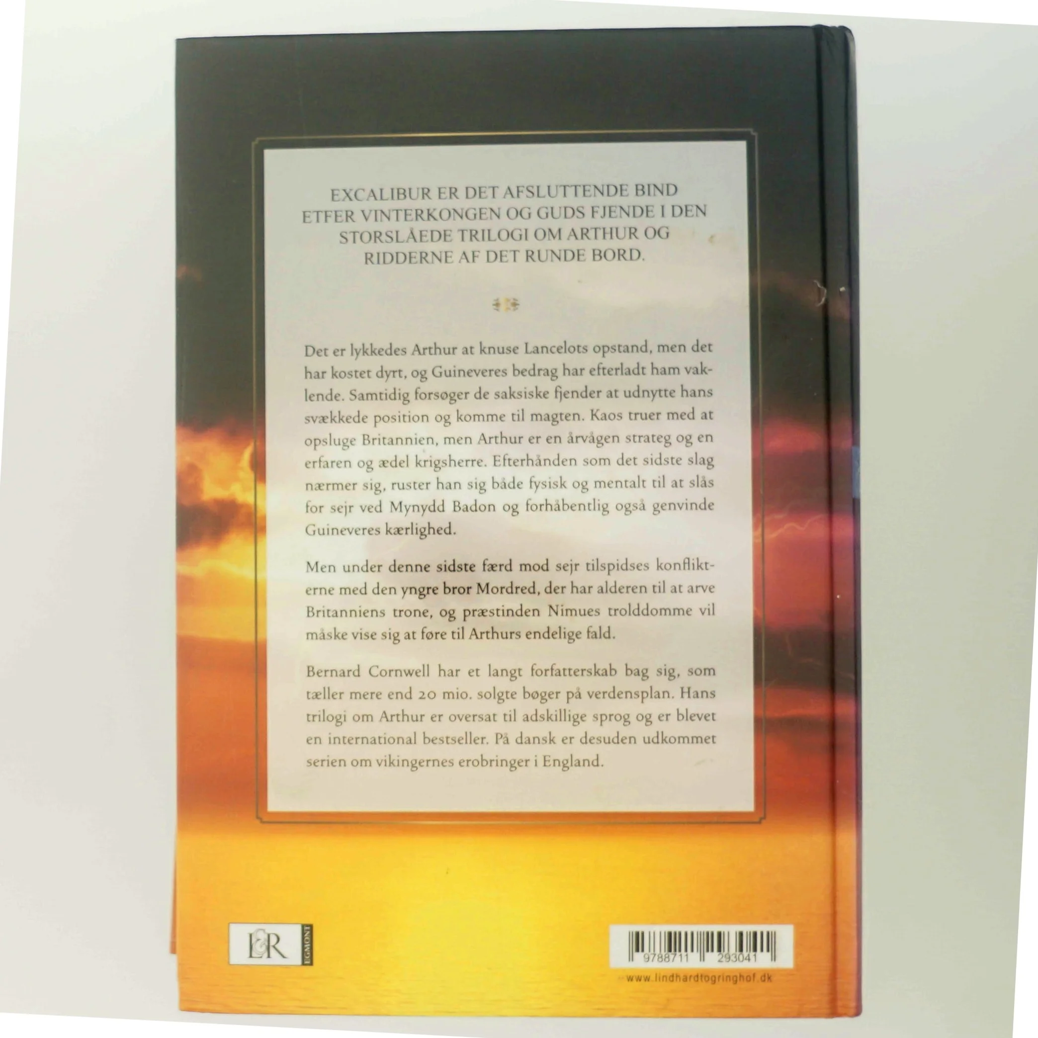 Excalibur : en roman om Arthur af Bernard Cornwell (Bog)