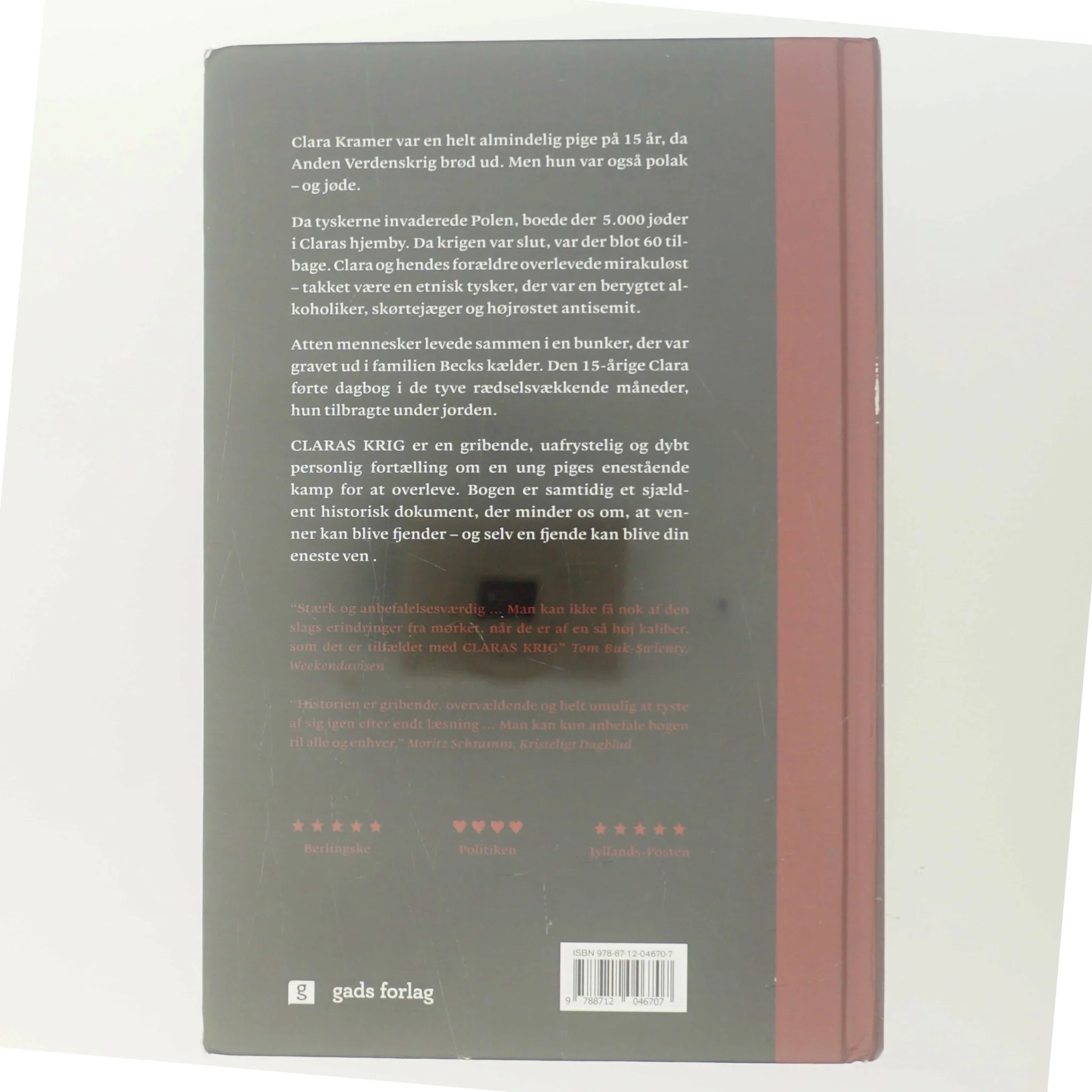 Claras krig : en piges dramatiske kamp for at overleve af Clara Kramer (Bog)