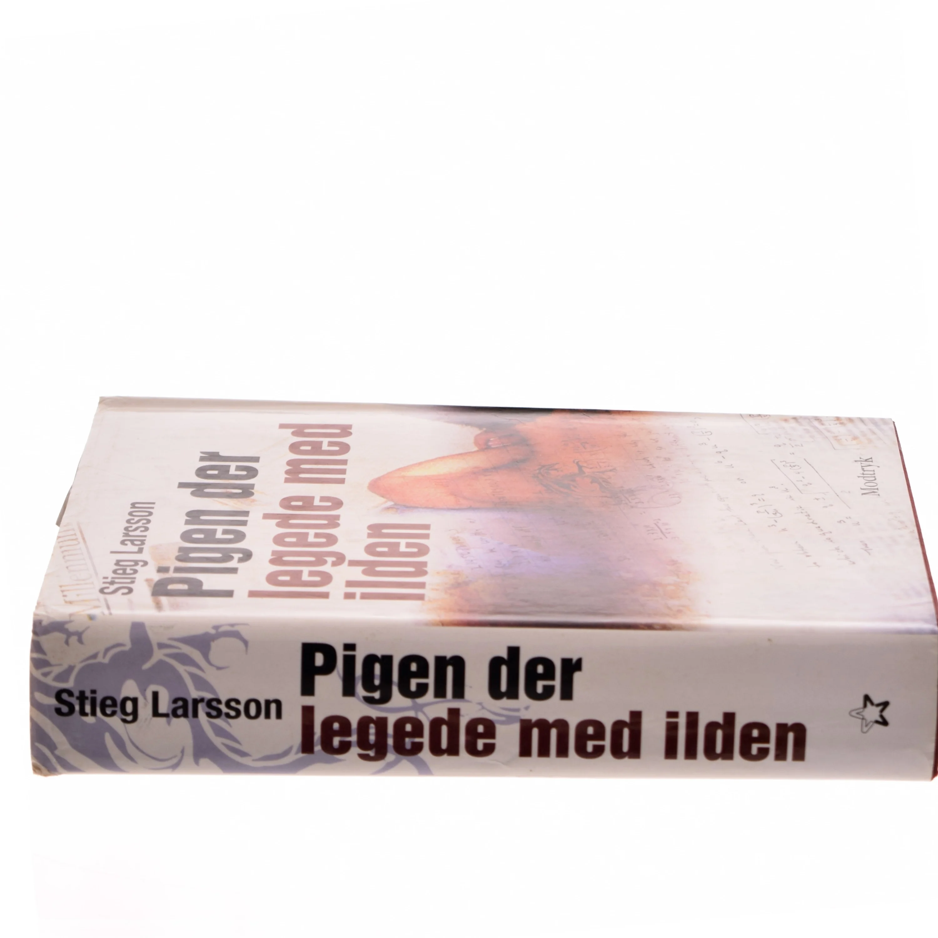 Pigen Der Legede Med Ilden af Larsson, Stieg (Bog)