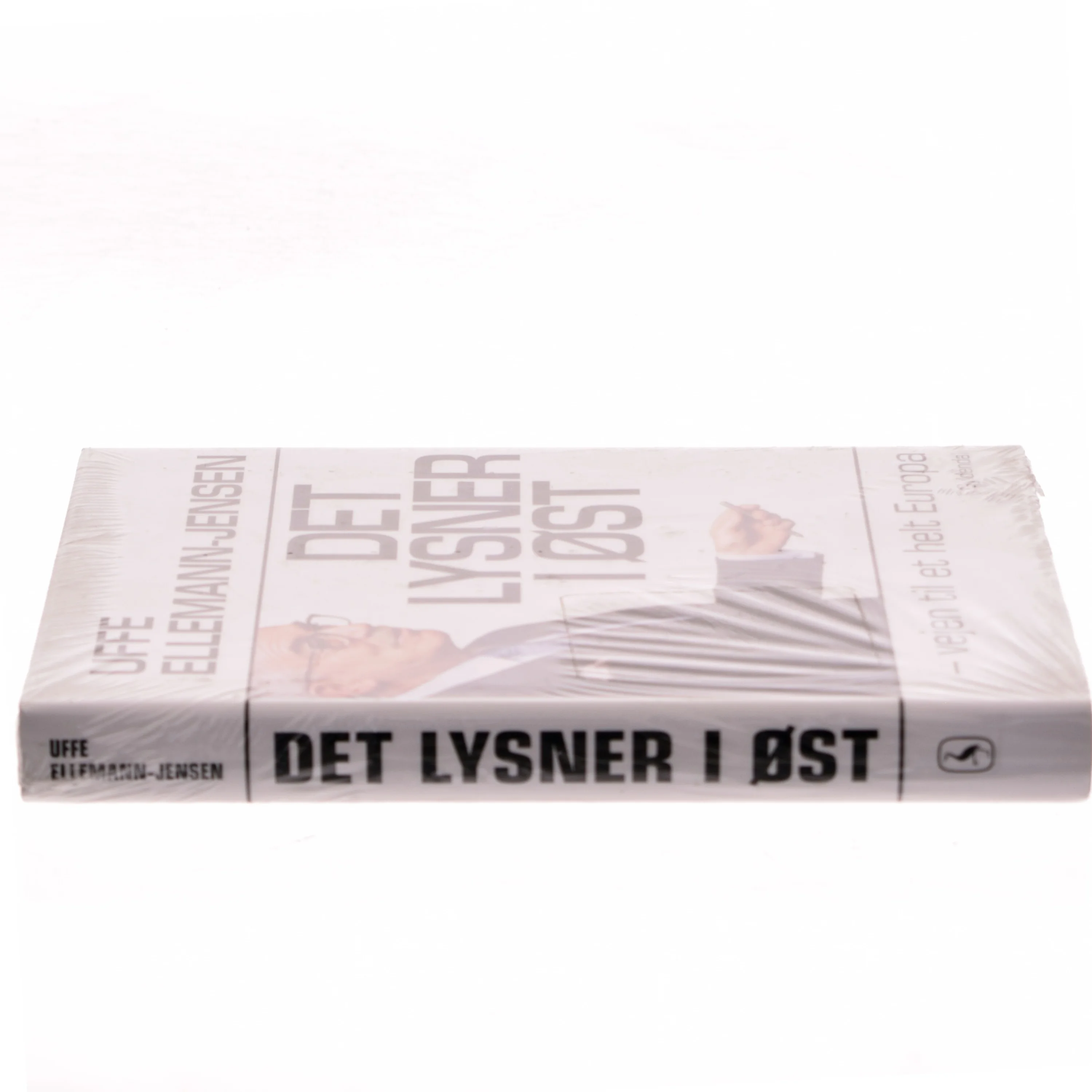 Det lysner i øst : vejen til et helt Europa af Uffe Ellemann-Jensen (Bog)