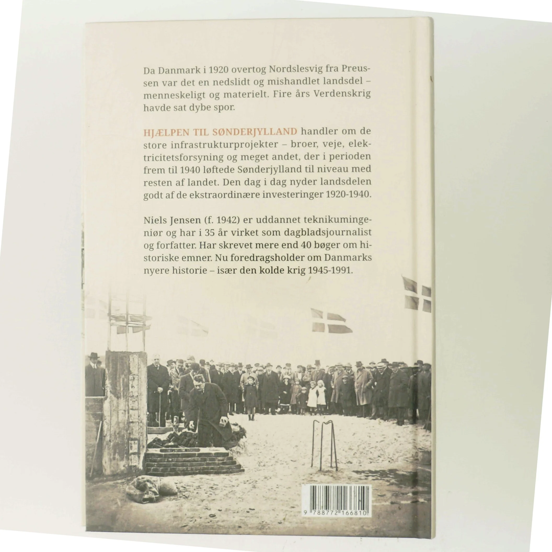 Hjælpen til Sønderjylland : statens og privates ekstraordinære investeringer i Sønderjyllands infrastruktur 1920-1940 af Niels Jensen (f. 1942) (Bog)