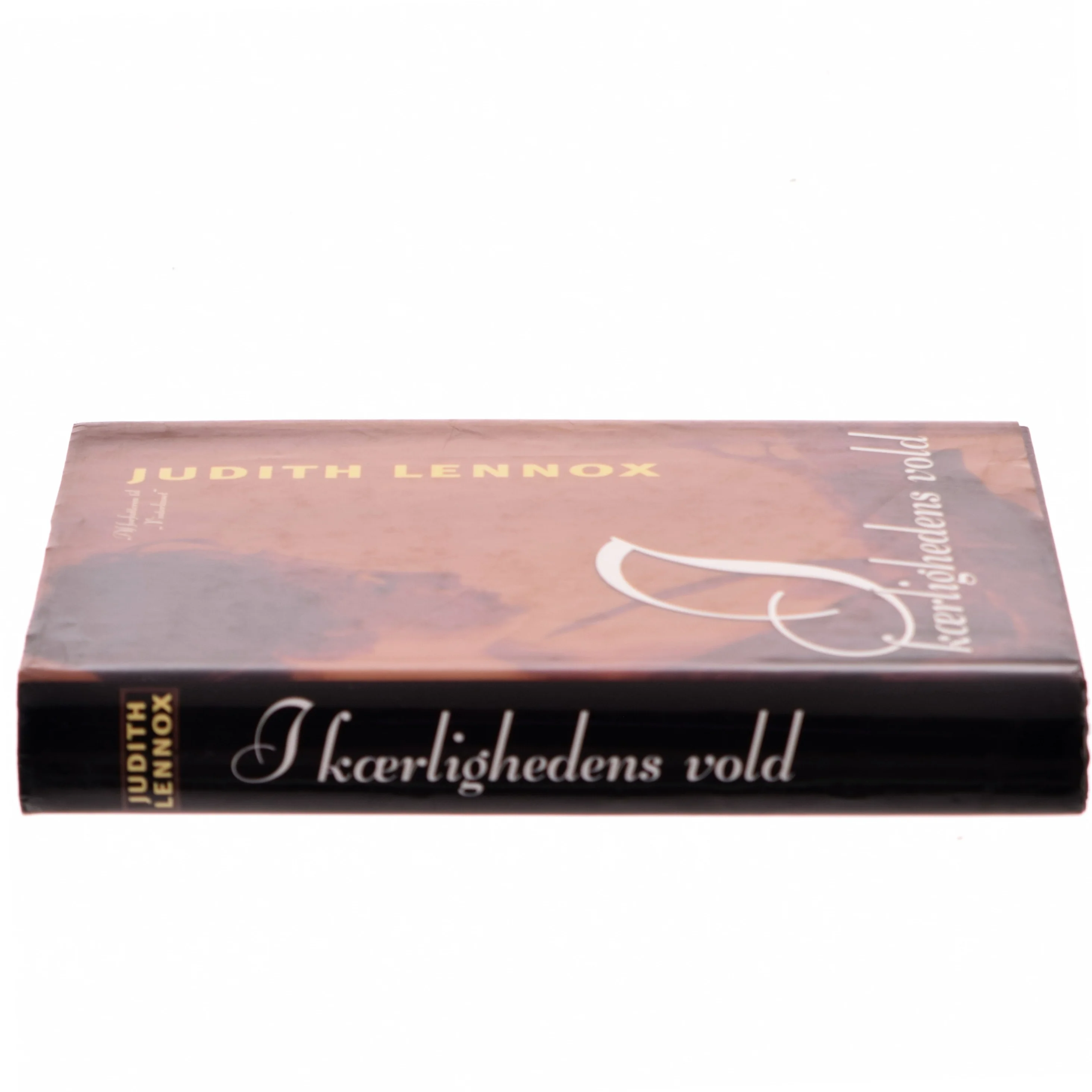 I kærlighedens vold af Judith Lennox (Bog)