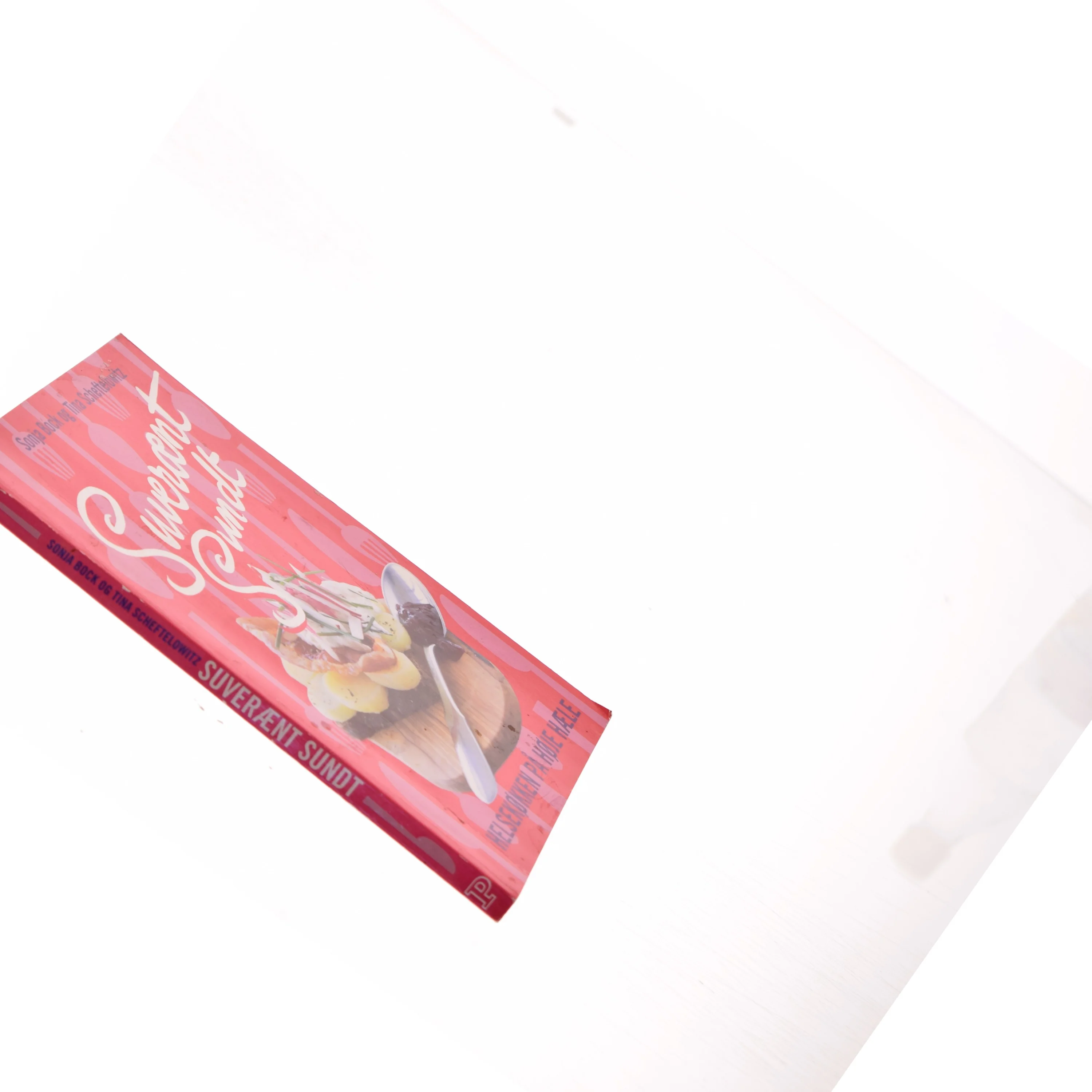 Suverænt sundt : helsekøkken på høje hæle : salater, sandwich, smørrebrød, supper, bakker, brød, desserter & kager, festmad (Bog)