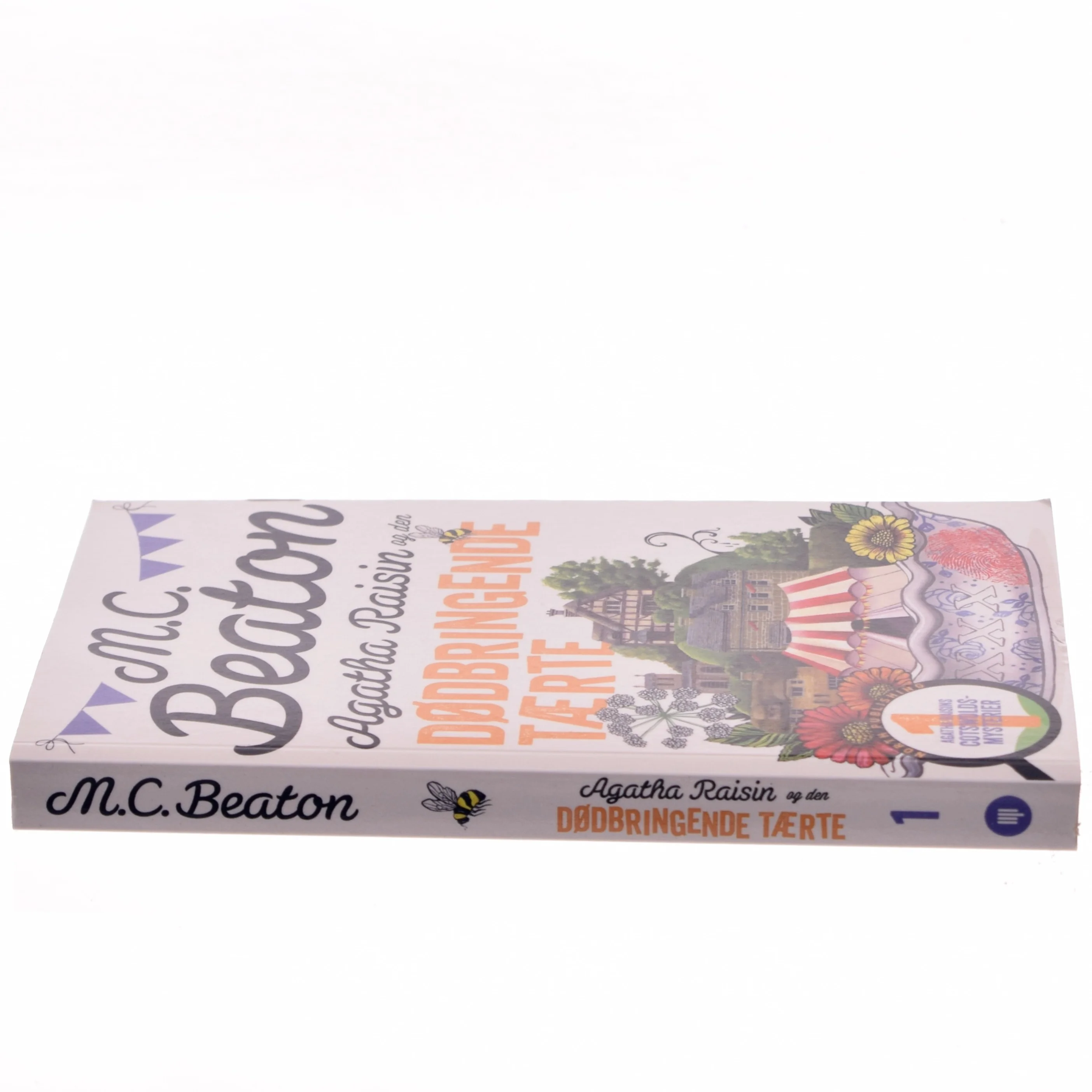 Agatha Raisin og den dødbringende tærte : roman af M. C. Beaton (Bog)