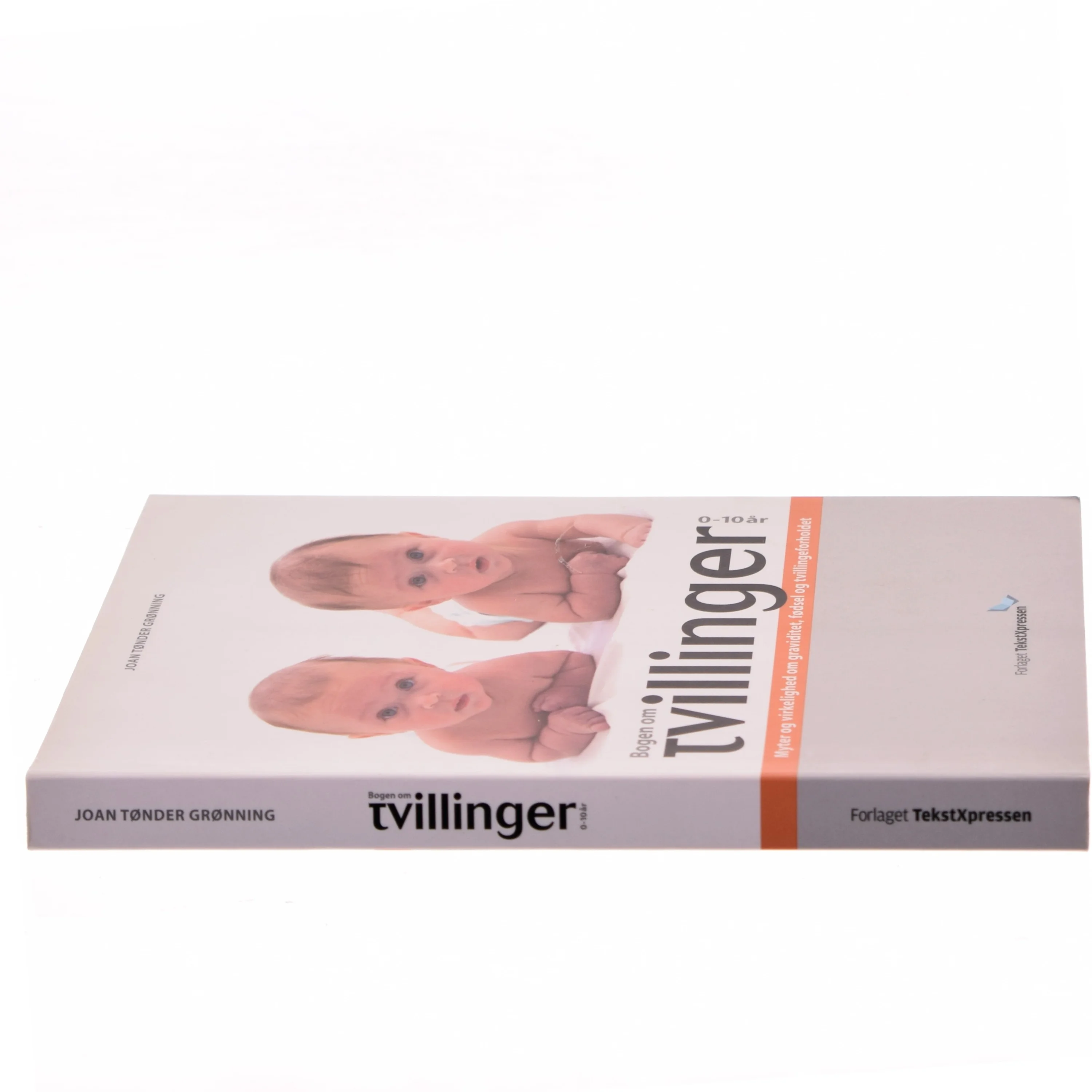 Bogen om tvillinger 0-10 år : myter og virkelighed om graviditet, fødsel og tvillingeforholdet af Joan Tønder Grønning (Bog)
