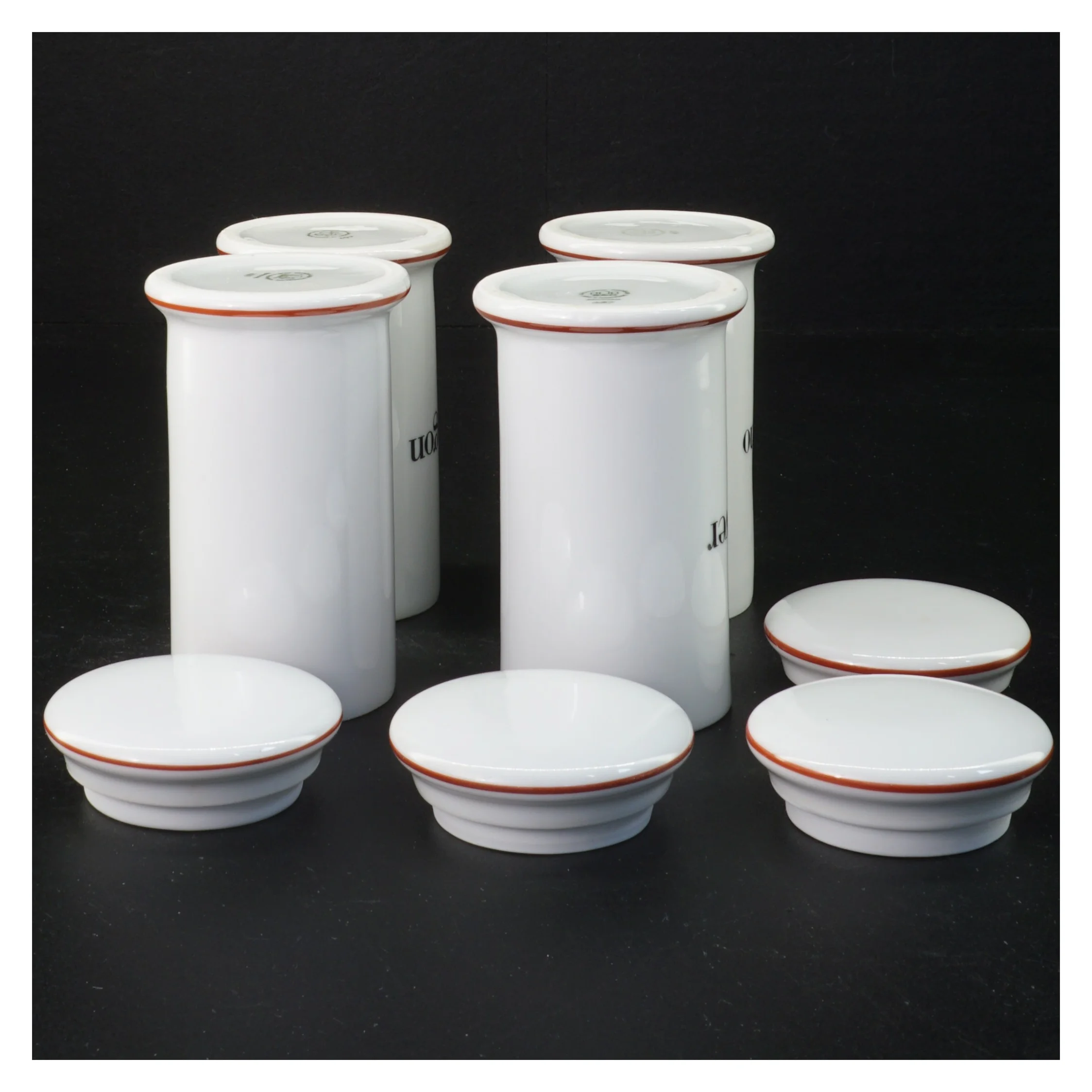 Hvide porcelænkrukker til krydderier fra Bing & Grøndahl (str. 11 x Ø5 cm)