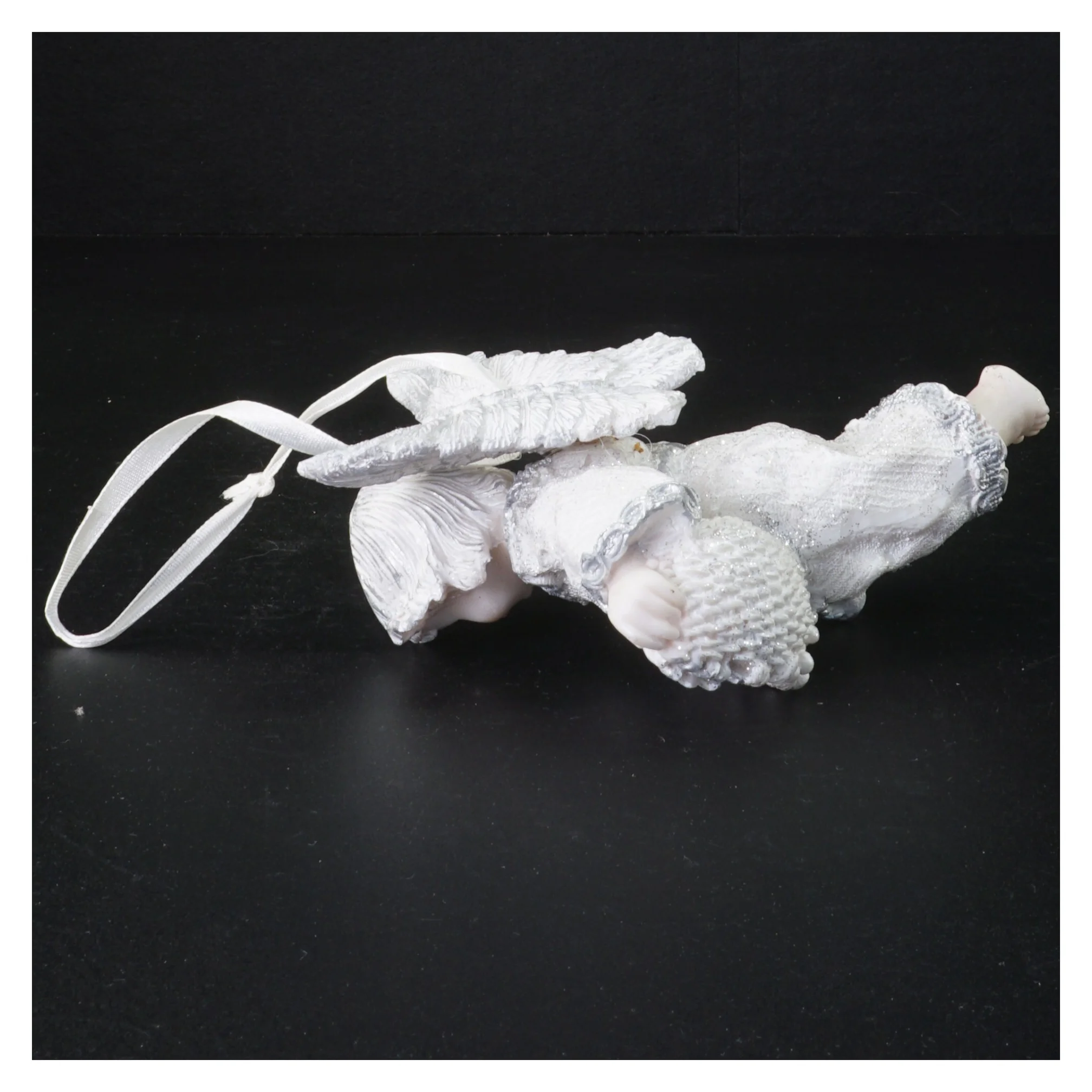 Englefigur til ophæng (str. 16 x 12 x 7 cm)