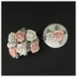 Porcelænssvane med blomsterdekoration og krukke (str. Svane 9 x 8 x 8 cm krukke 7 x 6 cm)