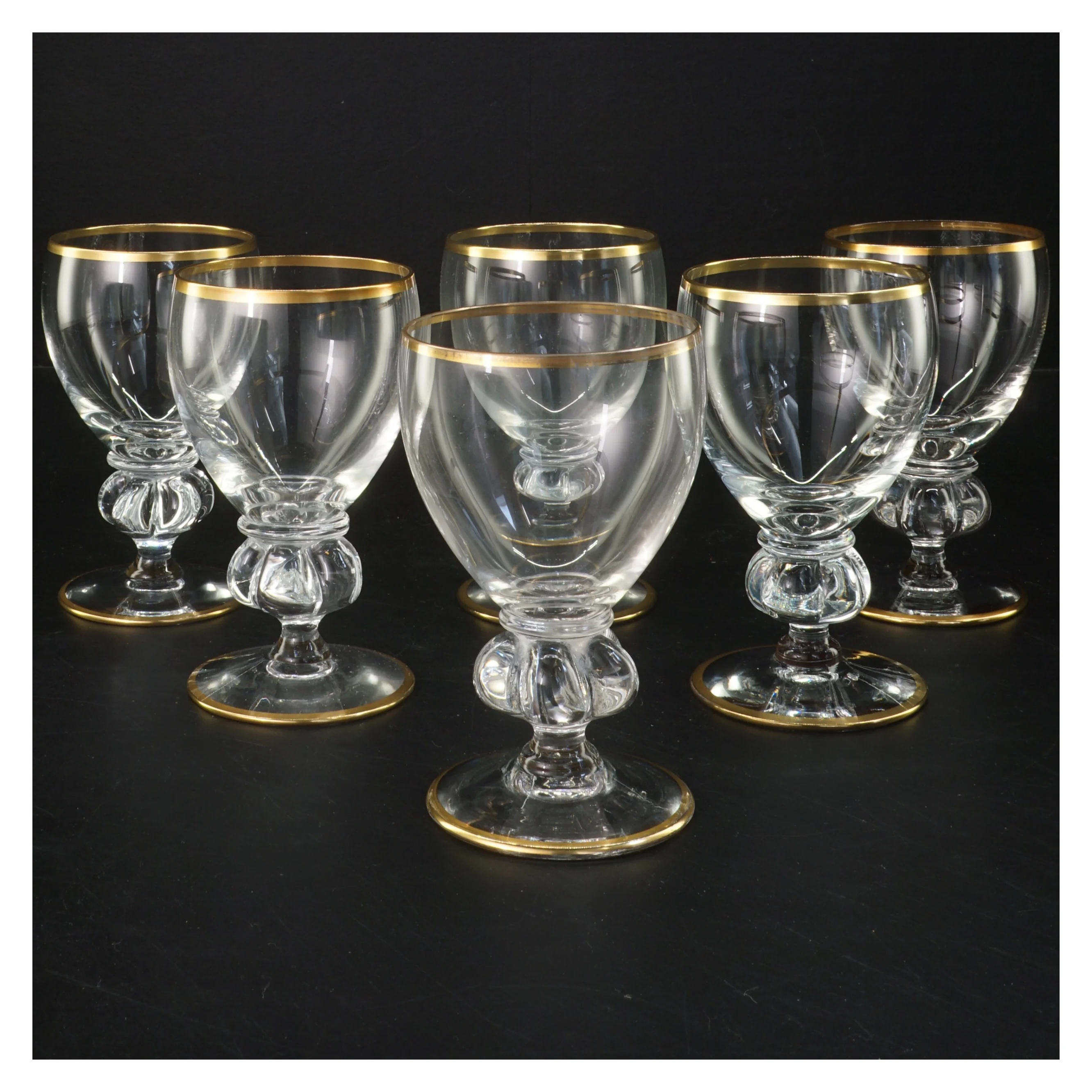 Sæt af 6 glas med guldkant (str. 6 stk Ø 7 cm længde 11,5 cm)