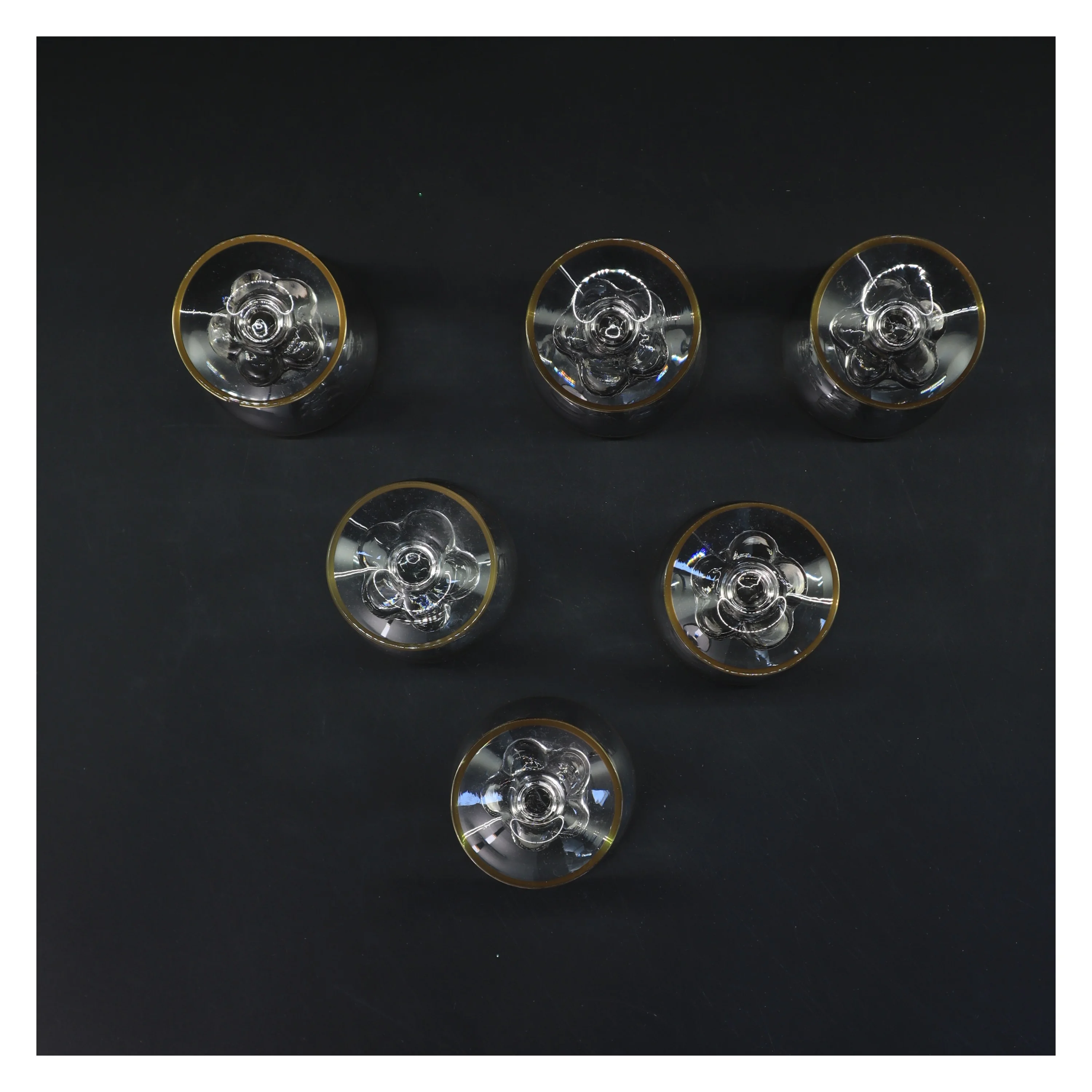 6 champagneglas med guldkant (str. 6 stk Ø 6,5 cm længde 8,5 cm)