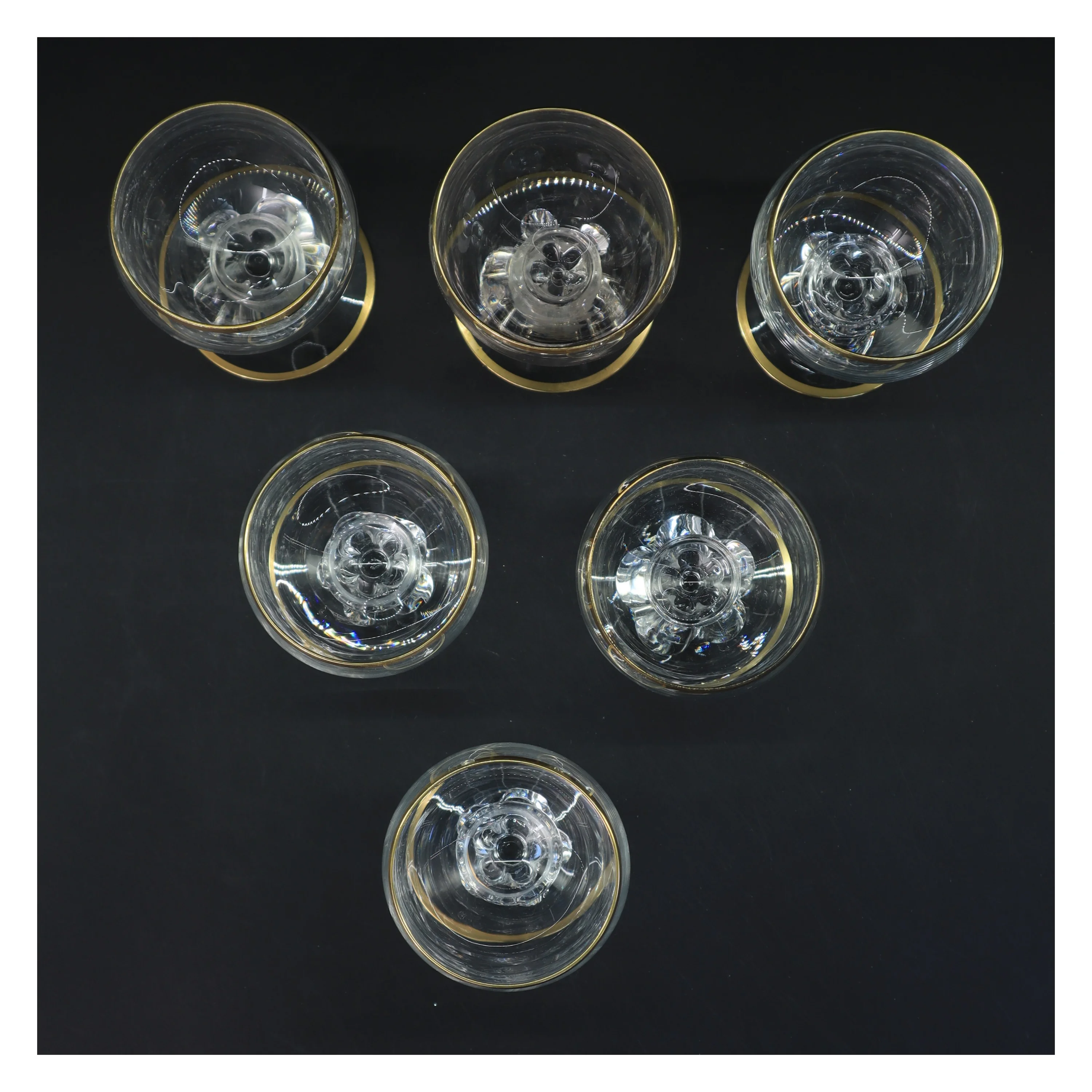 6 stk glas med guldkant (str. 6 stk Ø 7 cm længde 13 cm)