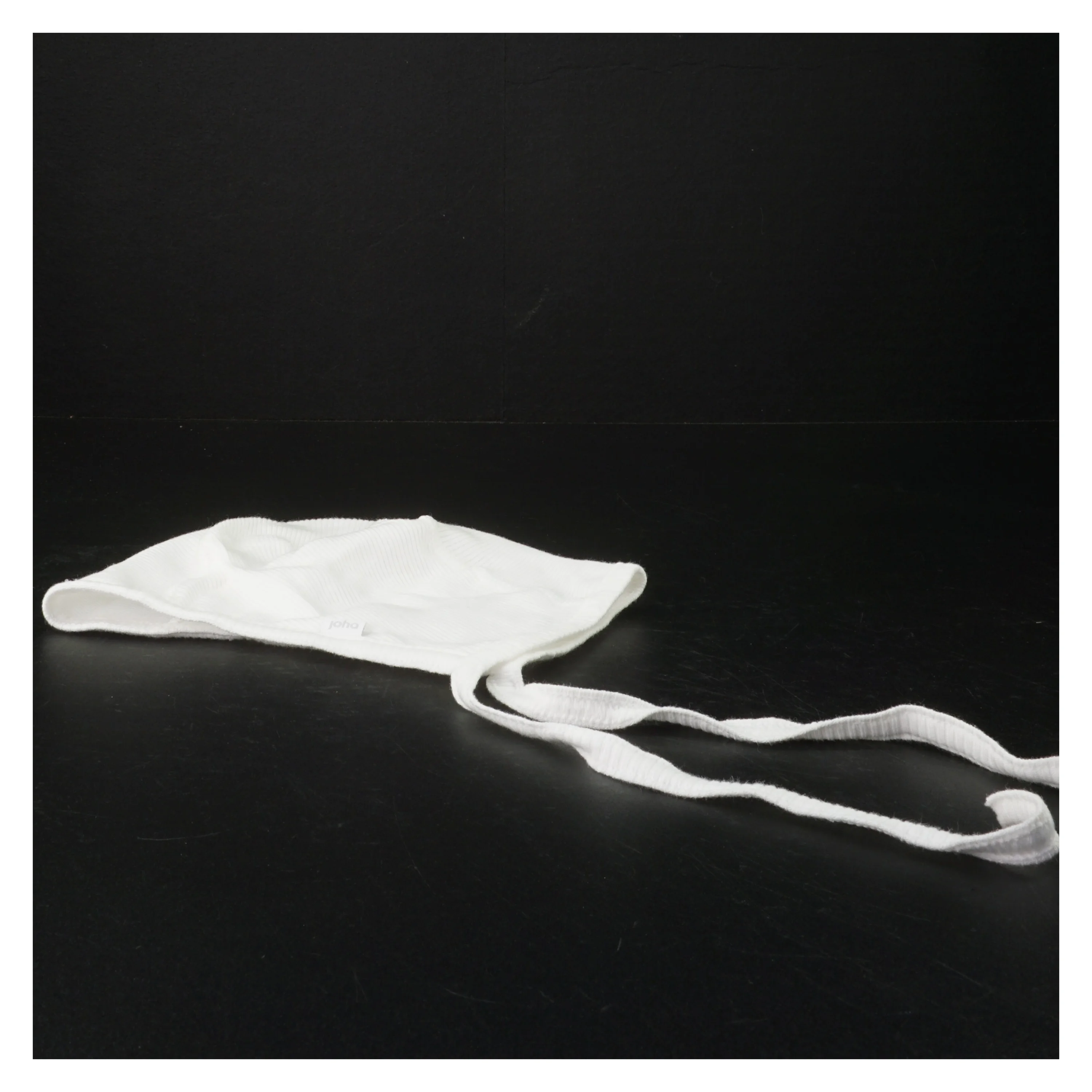 Hvid hue til børn fra Joha (str. 98-104)