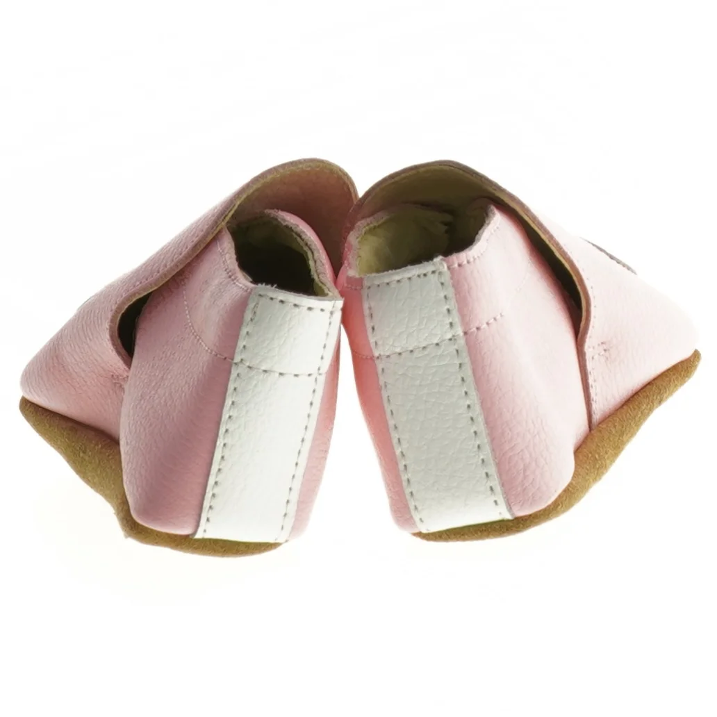 Lyserøde læderfutter til børn med ugledesign fra VRS (str. 24-25)