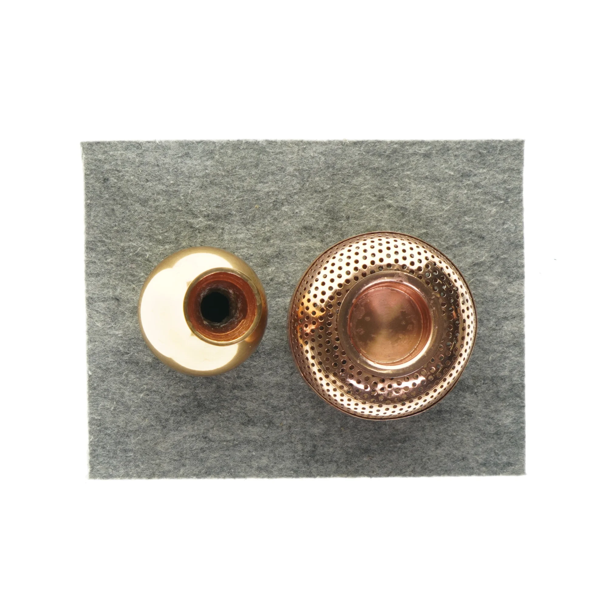 Lysestager (2 stk) fra Louise Roe (str. 15 x 5 og 7 x 10 cm)