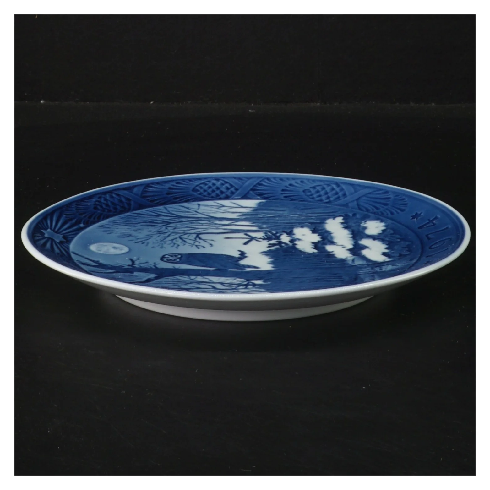 Julen 1974 Dekorationsporcelæn fra Royal Copenhagen (str. Ø 18 cm)