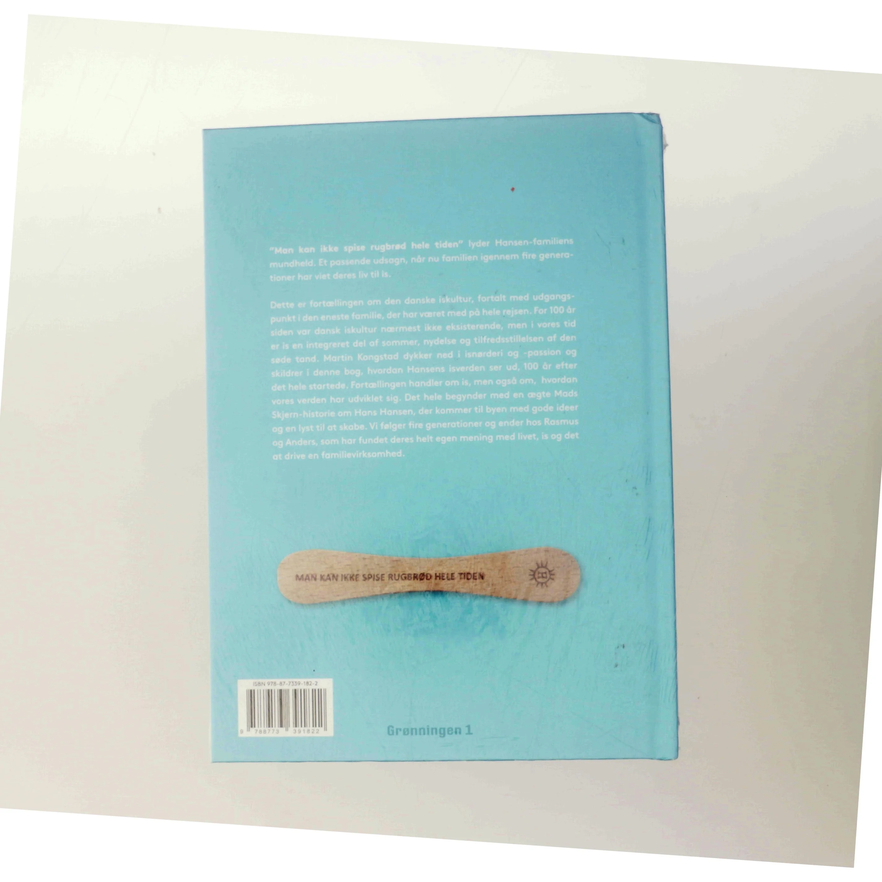 Man kan ikke spise rugbrød hele tiden : historien om den danske iskultur, fortalt igennem fire Hansen-generationer af Martin Kongstad (Bog)