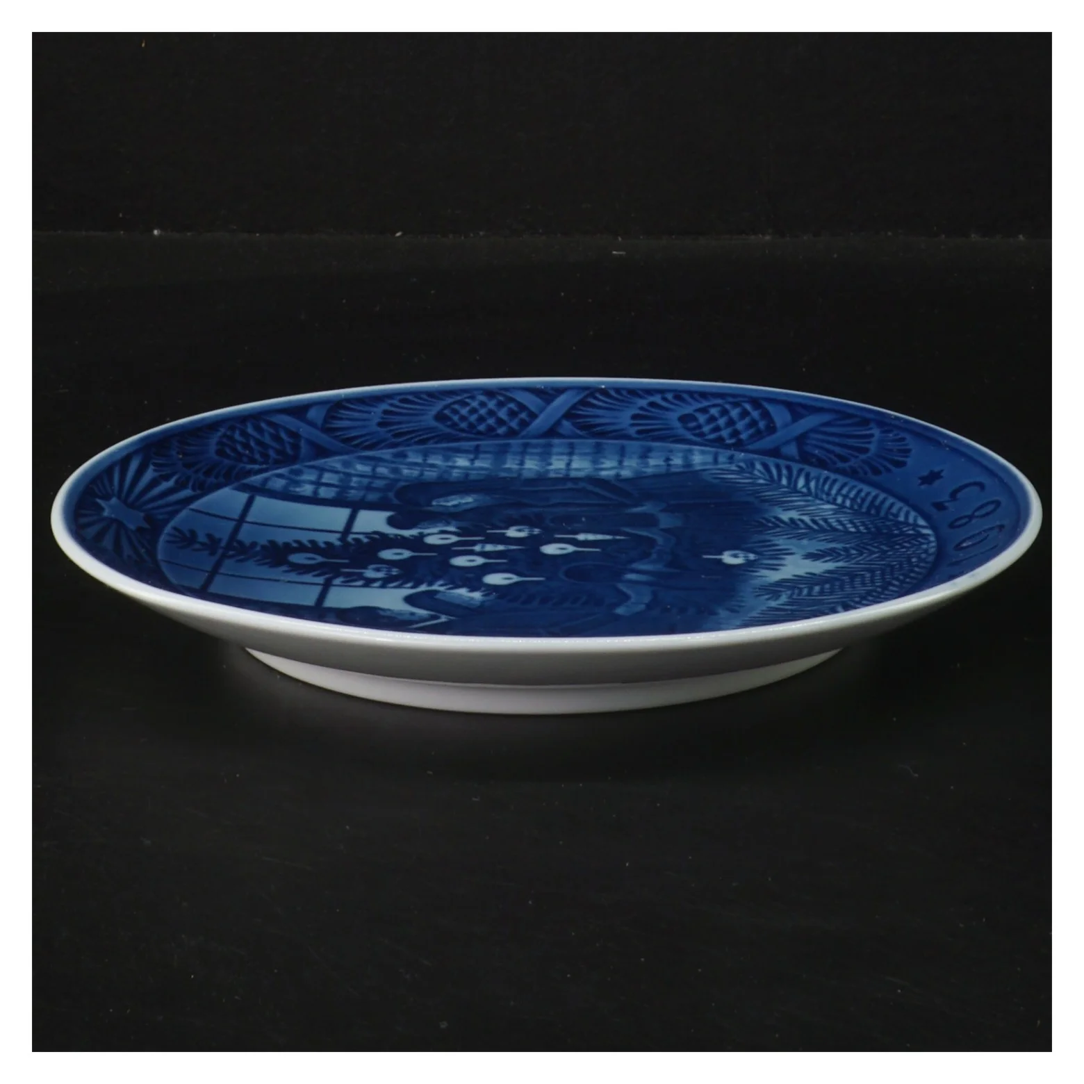 Royal Copenhagen juleplatte 1983 fra Royal Copenhagen (str. Ø 18 cm)