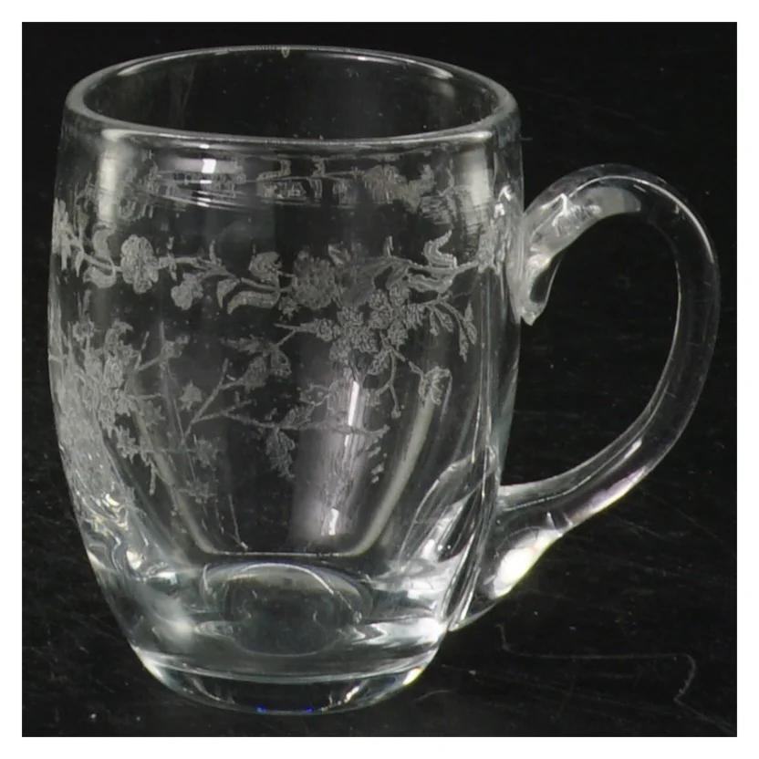 Graveret glaskrus (str. 7 x 5 cm)