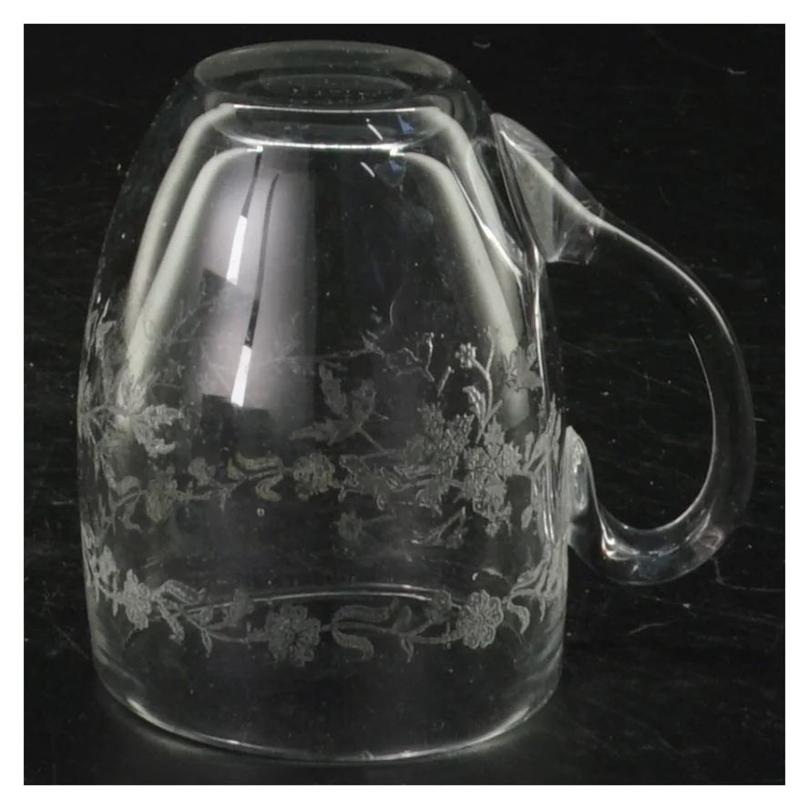 Graveret glaskrus (str. 7 x 5 cm)