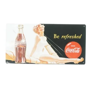 Metalskilt med coca cola reklame (str. 49 x 24 cm)