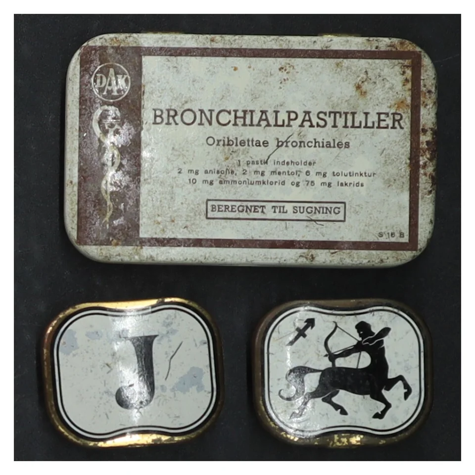 Vintage pastilleskrin (str. 8 cm. og. 4 cm. og. 4 cm)