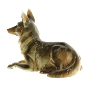 Porcelænsfigur af liggende hund fra Kazan (str. 18 x 8 x 12 cm)