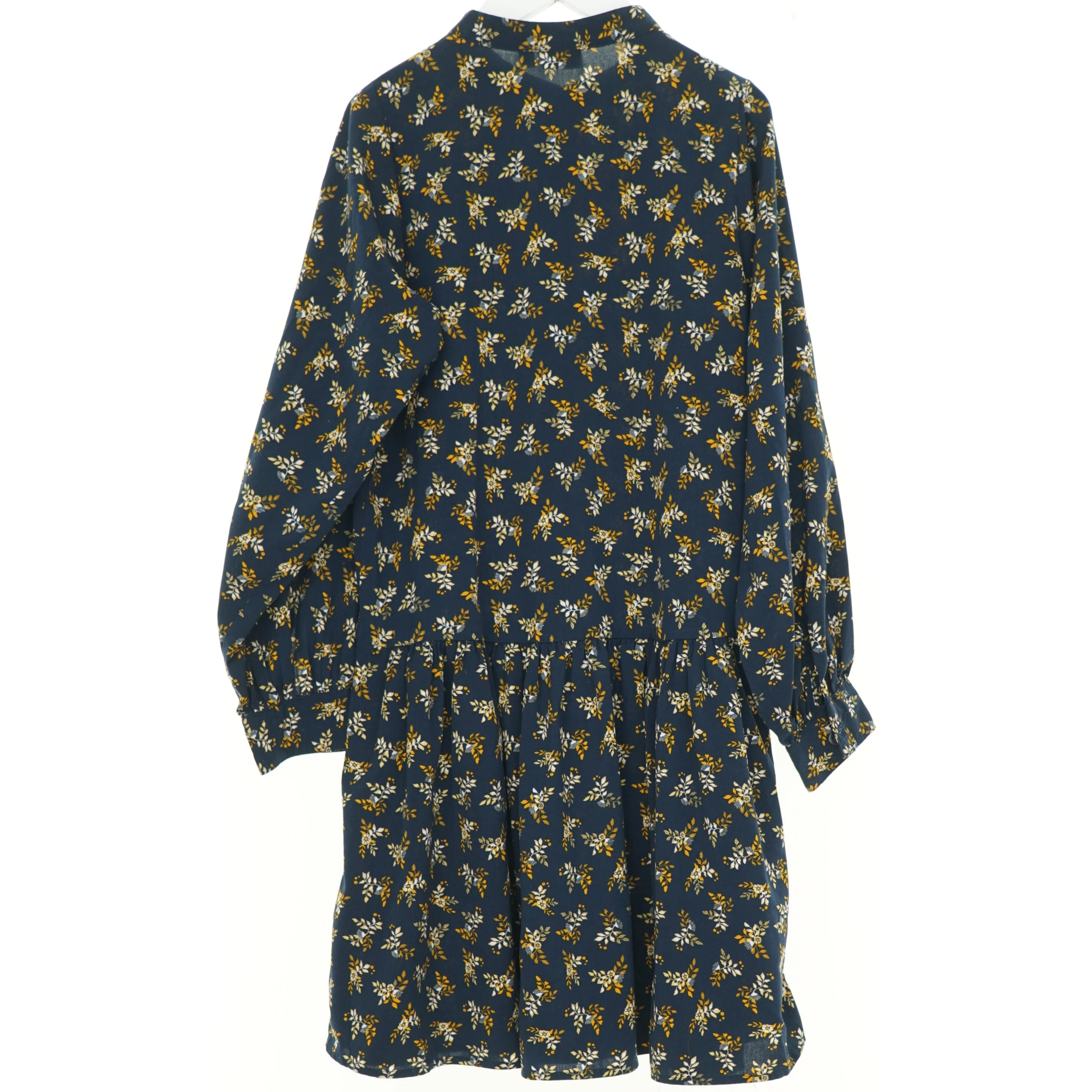 Kjole fra Name It (str. 134 cm)