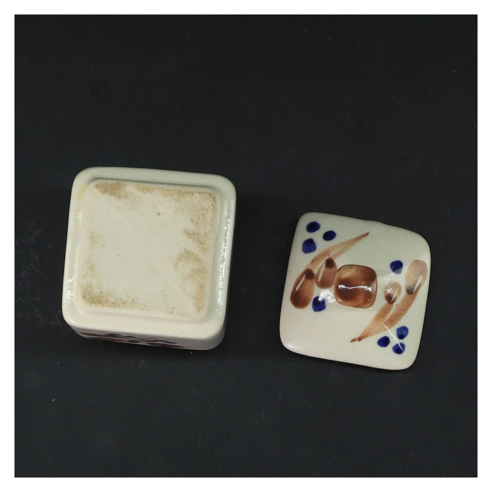 Keramikkrukke med låg (str. 10 cm)