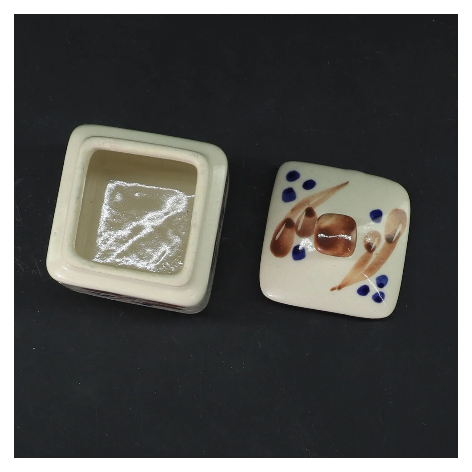 Keramikkrukke med låg (str. 10 cm)