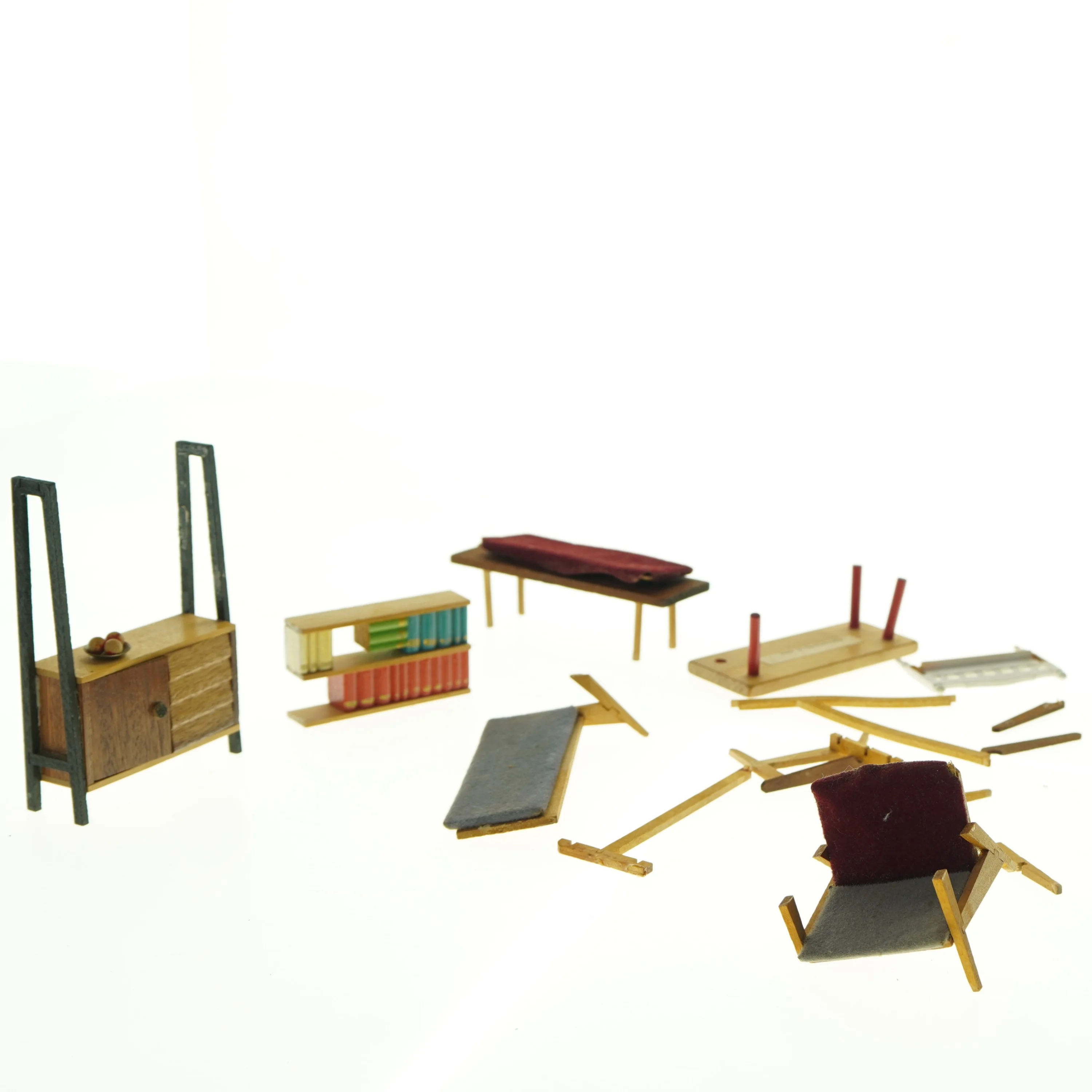 Miniaturemøbler i træ (str. Miniaturestørrelse til dukkehus)