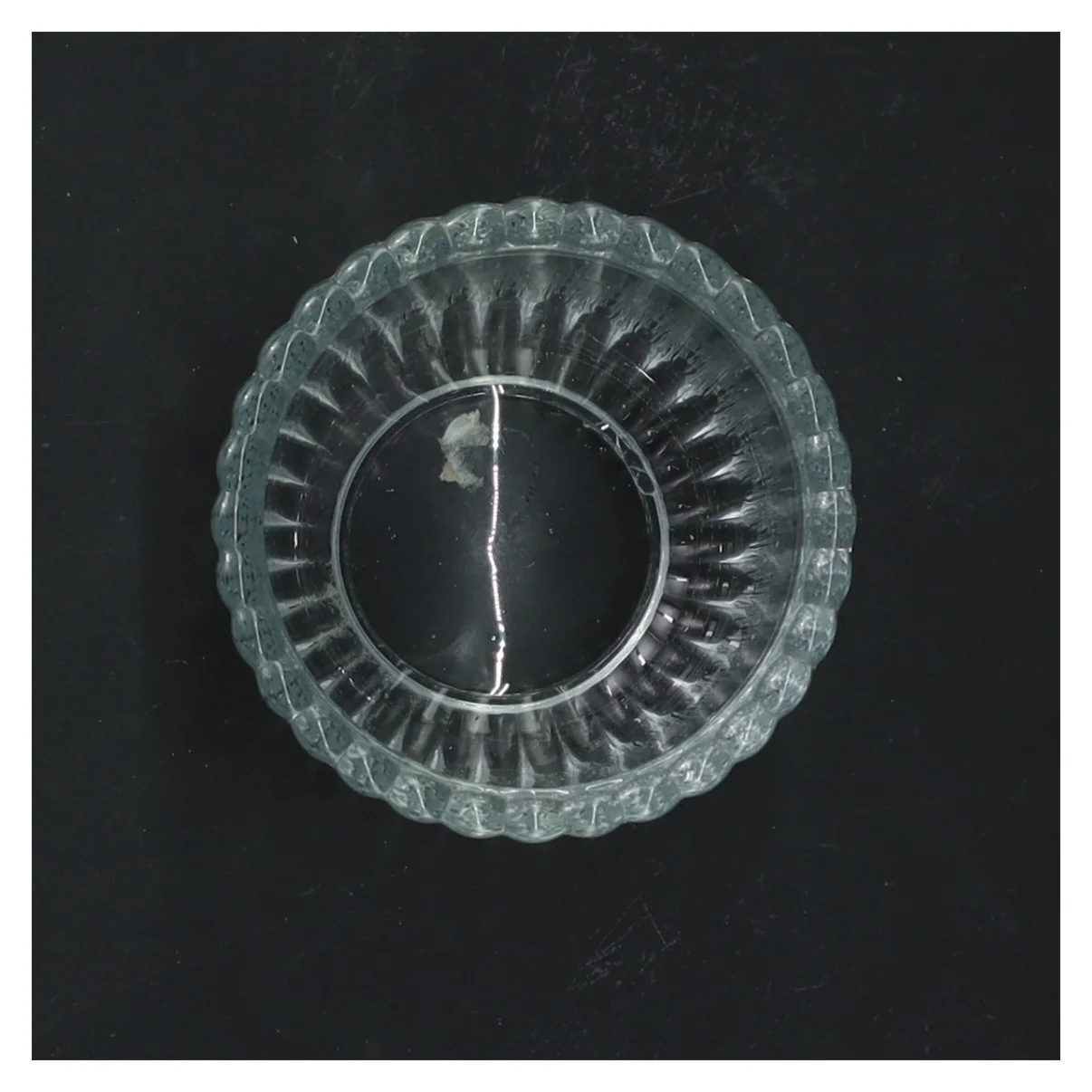 Glasvase med riflet design (str. Ø 7,5 cm længde 8 cm)