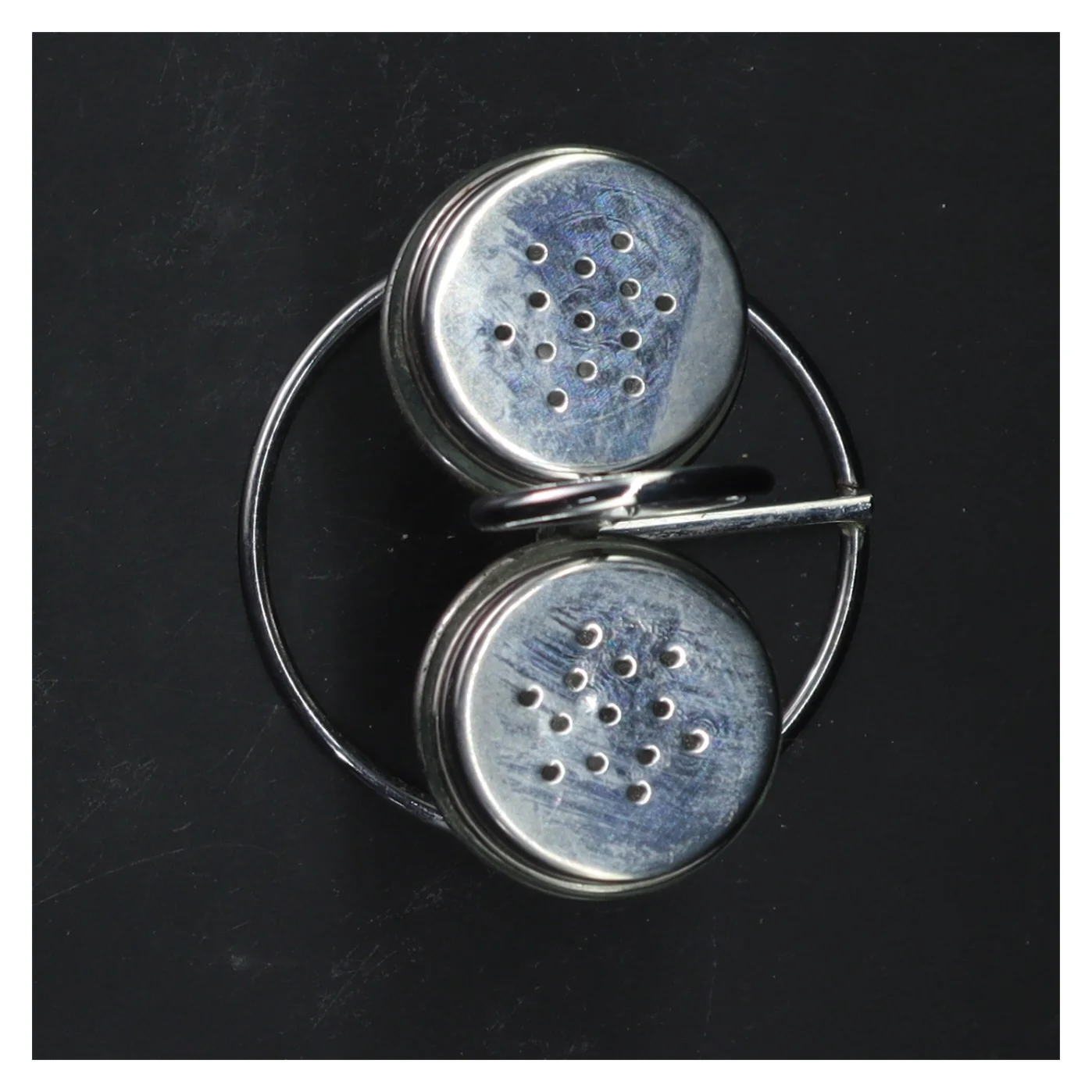 Salt- og peberbøsse i stativ (str. 16 cm)